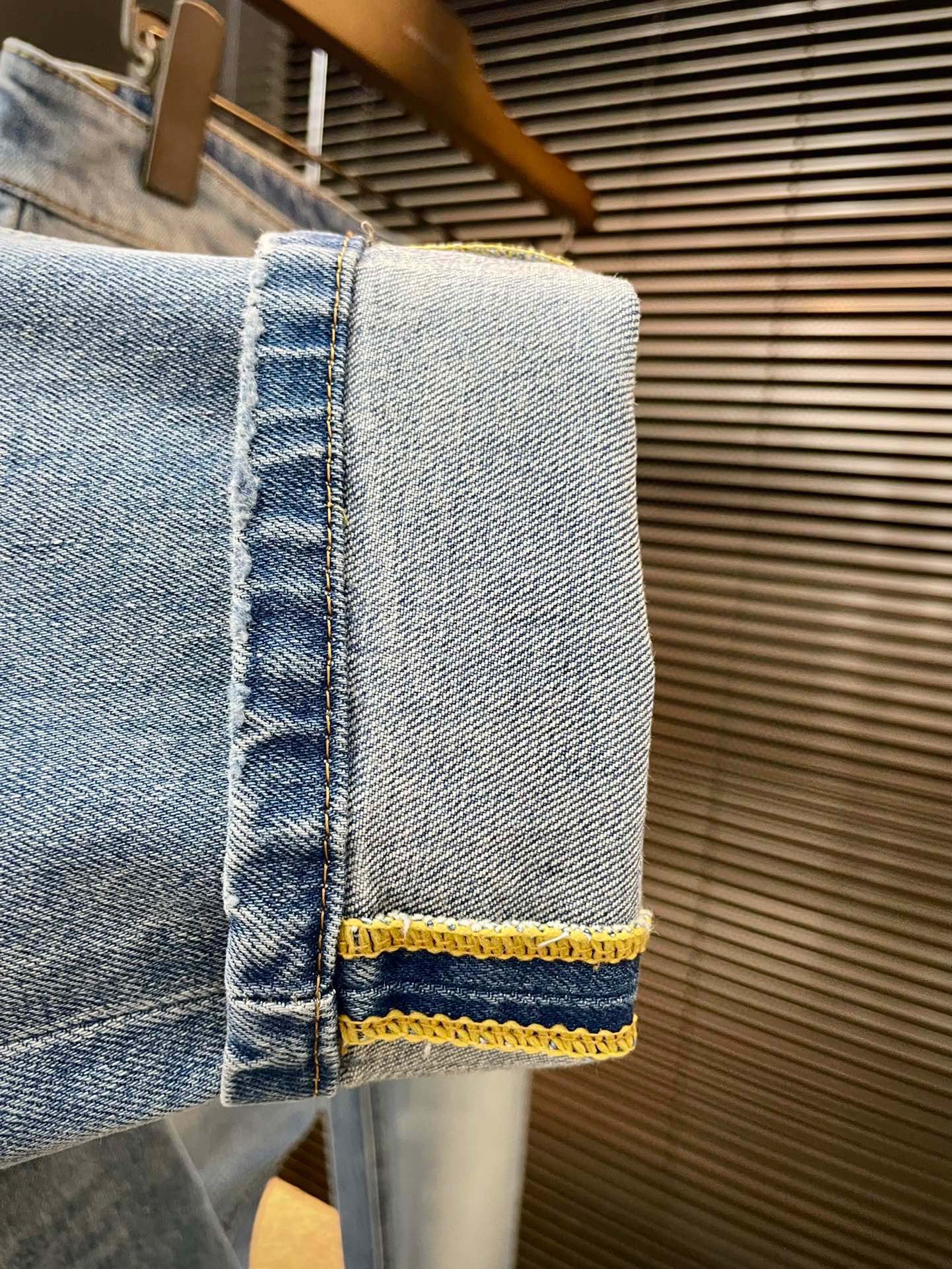 Hermes 2025 Summer Jeans: Italian Cowboy Fabric, Innovative Design, Stylish and Comfortable. - 图片 4