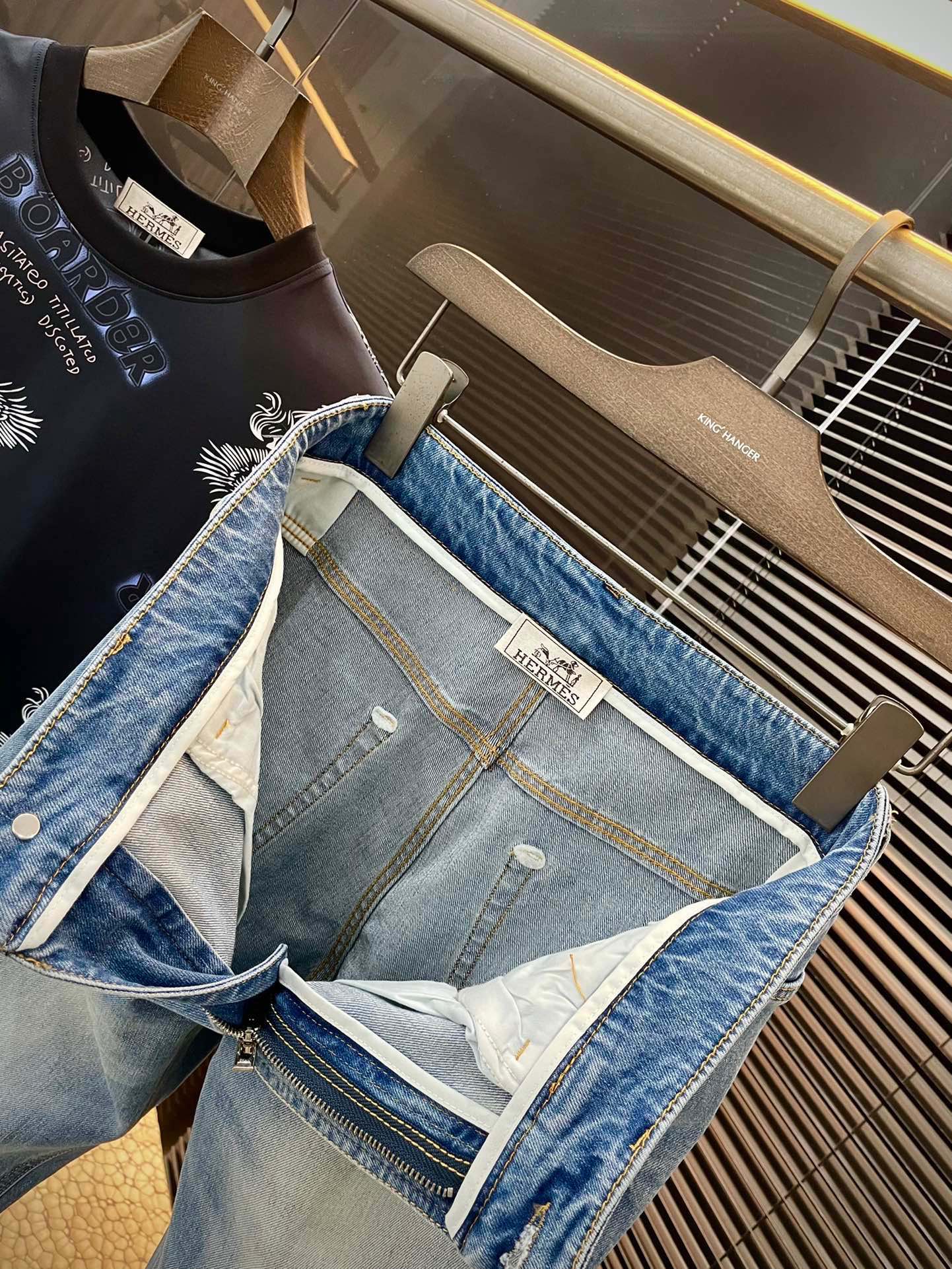 Hermes 2025 Summer Jeans: Italian Cowboy Fabric, Innovative Design, Stylish and Comfortable. - 图片 5