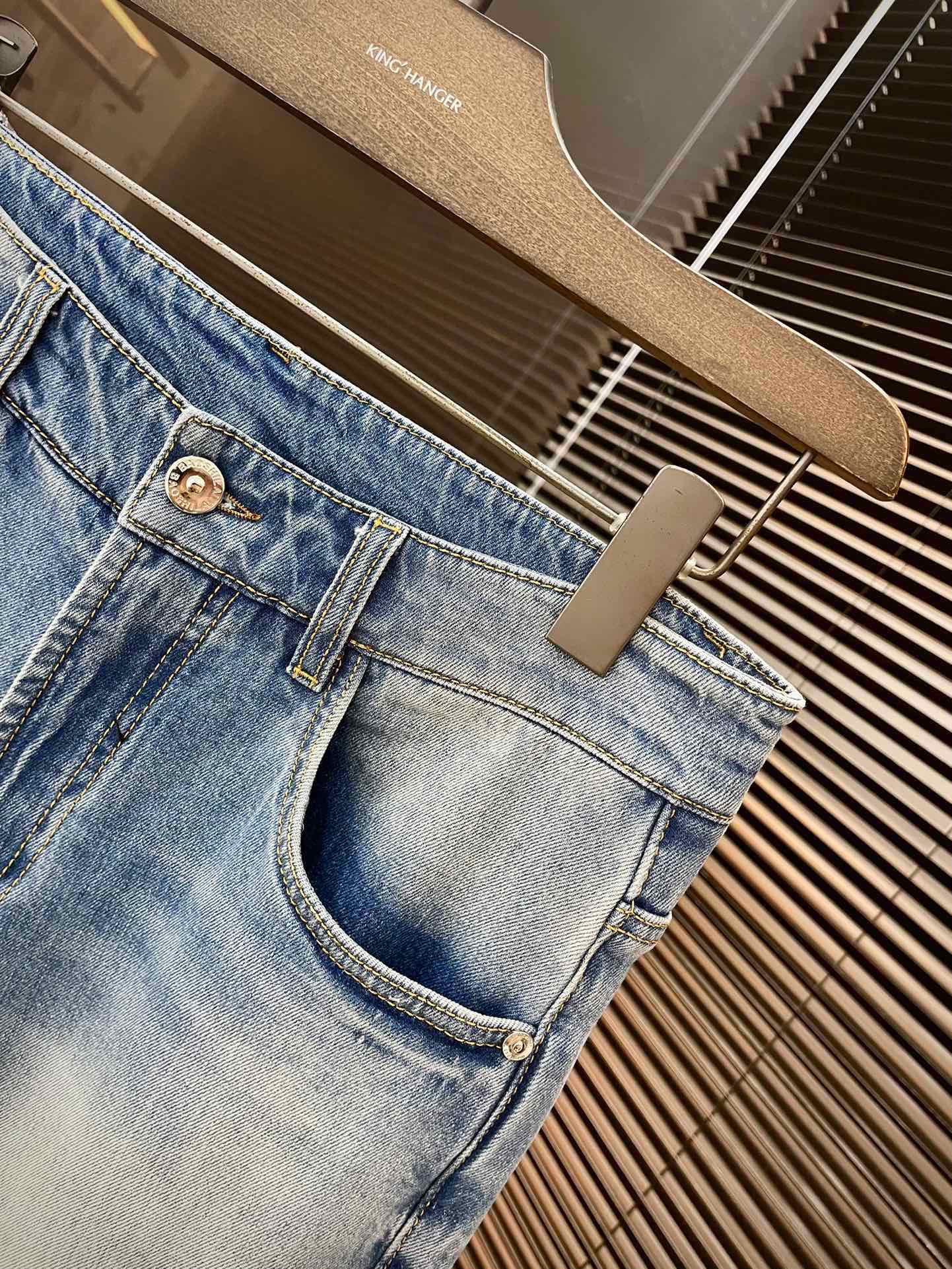 Hermes 2025 Summer Jeans: Italian Cowboy Fabric, Innovative Design, Stylish and Comfortable. - 图片 3