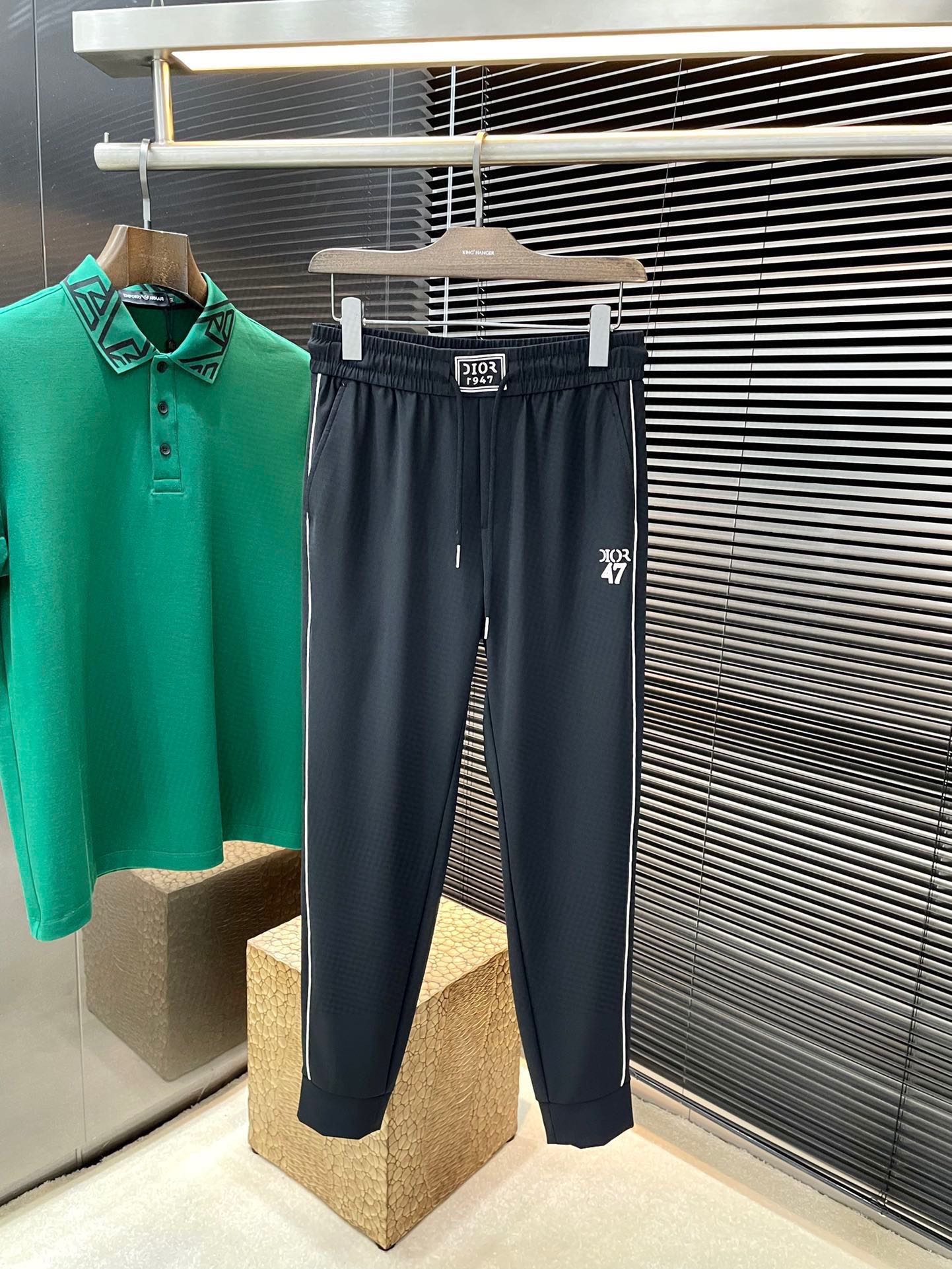 NO:452464,Dior- (Dior) new spring style, the latest casual pants. The original pants are casual and versatile, casual and lazy, customized original nylon fabric, full of comfort. High-end and atmospheric, does the taste of spring have? First choice. Number 29-38 (37) purchasing level...,,dior,dior,alexander wang19860909Dior-（迪奥）春季新款,最新休闲裤.原版裤型上身休闲百搭、随性慵懒范,定制原版锦纶面料,舒适感爆棚.高端大气,春天的味道有没有,首选 .码数29-38（37）代购级别……,,dior,dior,alexander wang,Men's clothing