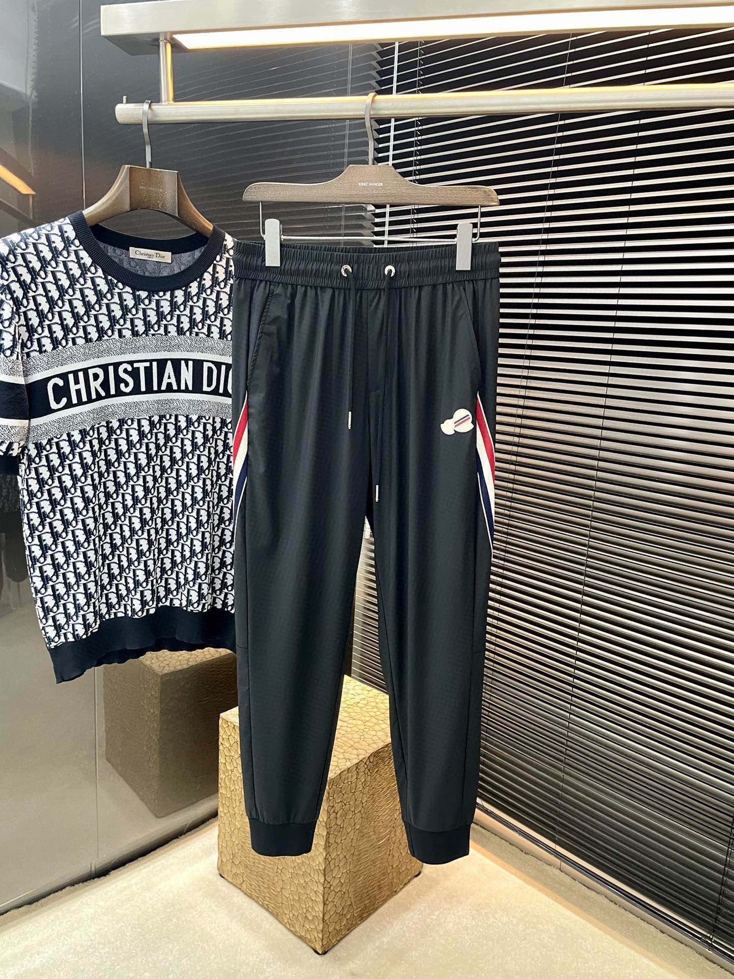 NO:452472,P Moncher- (blocked) new spring style, the latest casual pants. The original pants are casual and versatile, casual and lazy, customized original nylon fabric, full of comfort. High-end and atmospheric, does the taste of spring have? First choice. Number of 29-38 (37) purchasing level..., Moncler, alexander wang19860909P Moncher-（蒙口）春季新款,最新休闲裤.原版裤型上身休闲百搭、随性慵懒范,定制原版锦纶面料,舒适感爆棚.高端大气,春天的味道有没有,首选 .码数 29-38（37）代购级别……,,Moncler,alexander wang,Men's clothing