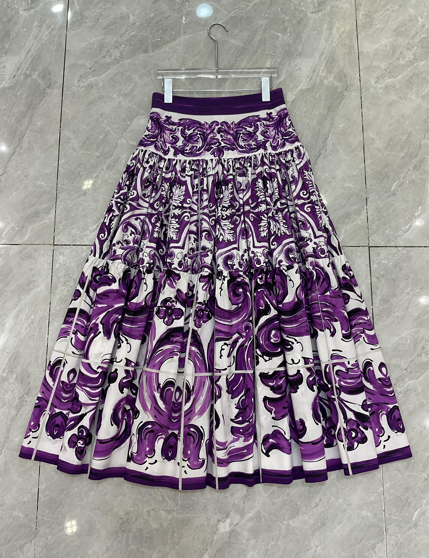 P621 IS A ONE-SIZE-FITS-ALL WOMAN WITH A PACK OF DGS.
