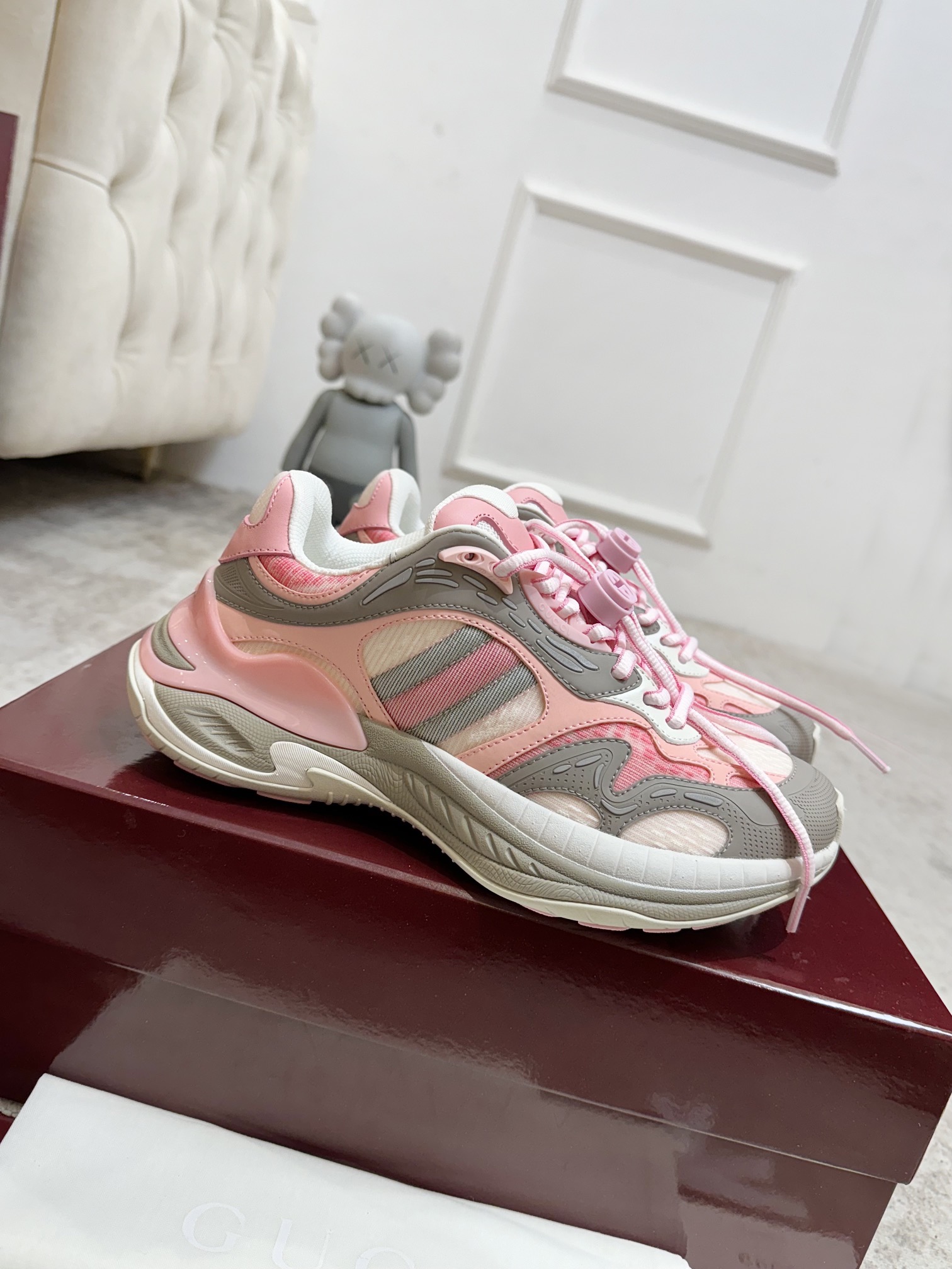 NO:545445,GUCCI Guqi new dad shoes top version purchasing level High version The original disassembly took more than 3 months to develop 1:1. The version was upgraded again, chip, packaging, imported mesh, and made with computer cars. Couple model, versatile all seasons, fashionable, personality, unique. Full series of layouts, welcome to picture consultation Outsole: latest original development TPU vacuum Upper: original mesh, super breathable, full set of packaging, medium and low LOGO size: women's size 35-40, dad shoes, gucci19860909GUCCI古奇新款老爹鞋 顶级版本代购级别 高版本 原版拆解耗时3个多月1:1开发,版本再次升级、芯片、包装、采用进口网面,全用电脑车制作 情侣款 四季百搭 时尚 个性 与众不同 全系列版面,欢迎来图咨询 大底:最新原版开发TPU真空 鞋面:原版网面,超透气 全套包装 中低带LOGO 码数:女码35-40,老爹鞋,gucci,Women's Shoes