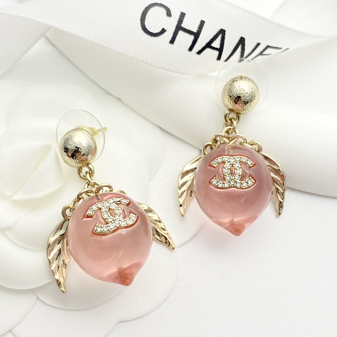 【今日新款】编码E3117   
🛍香奈儿耳钉热销🔥爆上新🆕🆕🆕
😎CHAN 25  水蜜桃满钻双Ｃ耳钉