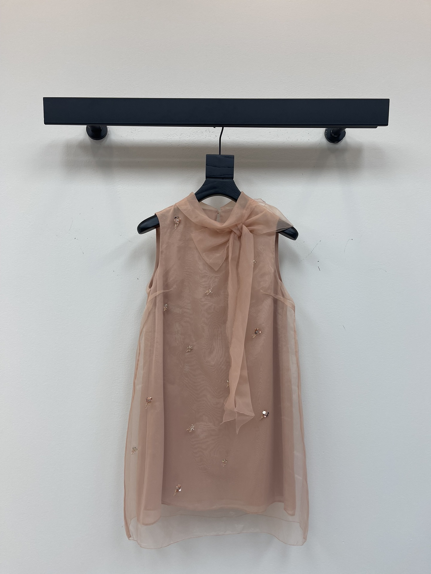 NO:444732,JORYA* Zhuoya 25 new sequin embroidered sleeveless dress with hand-embroidered beads, full of fresh girl. The upper body shows the temperament of a famous lady without losing its sweetness and playful bow lace design. Age-reducing artifact. The color is very white and rich and beautiful. It must be included in the single item!  SML, skirts,alexander wang19860909JORYA*卓雅25新款亮片绣花无袖连衣裙裙身手工绣花钉珠工艺,满满的清新少女 上身尽显名媛气质的同时不失甜美俏皮蝴蝶结系带设计 减龄神器 颜色很美白富美必入单品！SML,,skirts,alexander wang,Women's clothing