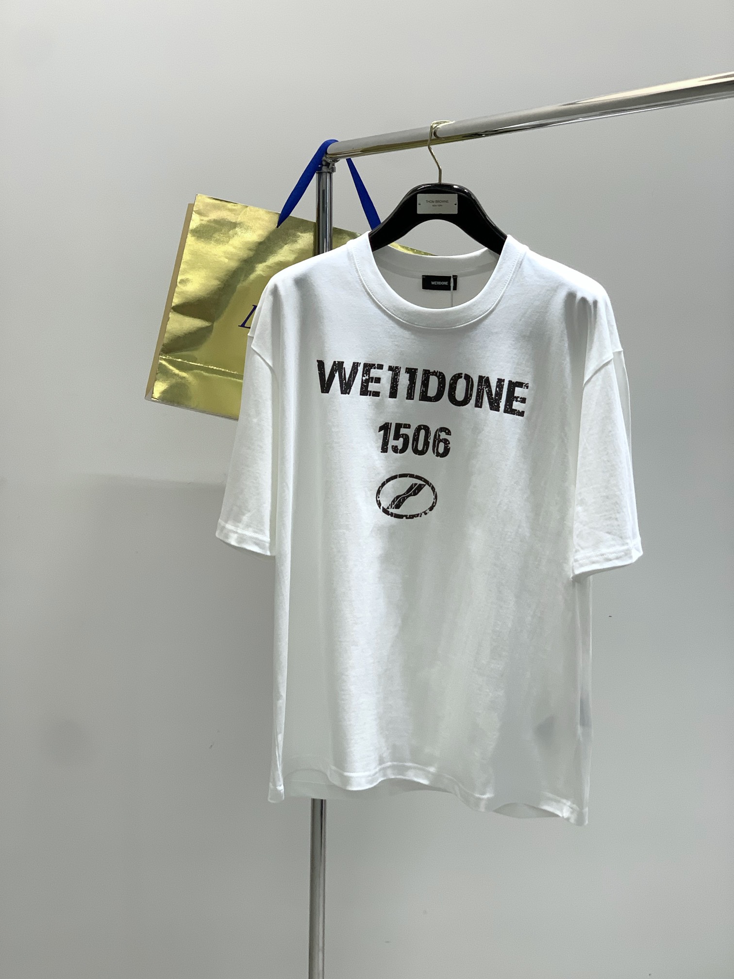 NO:458300,,WE11DONE Korean trendy brand, new summer products, special counters are available at the same time, original singles, fashionable and casual round neck short-sleeved T-shirt, using imported original fabric, top-grade printed craft letter pattern logo, extremely high grade, counters are selling, top body fashionable and handsome, three standards complete, 2 colors recommended, S-L, T-shirt,tees, t-shirt,alexander wang19860909,WE11DONE韩国潮牌,夏季新品,专柜同步有售,原单狠货,时尚休闲圆领短袖T恤,采用进口原版面料,顶级印花工艺字母图案logo,档次极高,专柜卖相,上身时尚帅气,三标齐全,2色推荐,码数S-L,,T-shirt,tees，t-shirt,alexander wang,Men's clothing