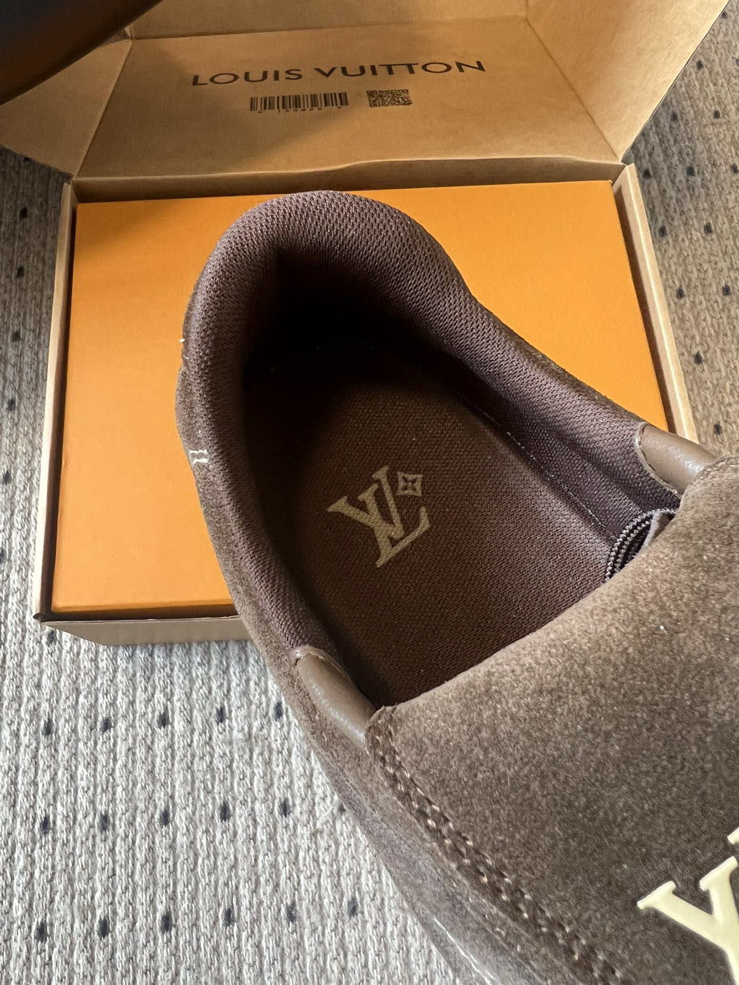 
Louis Vuitto* Footprint Soccer  麂皮球鞋老钱风鞋款

绒面牛皮鞋身，呈