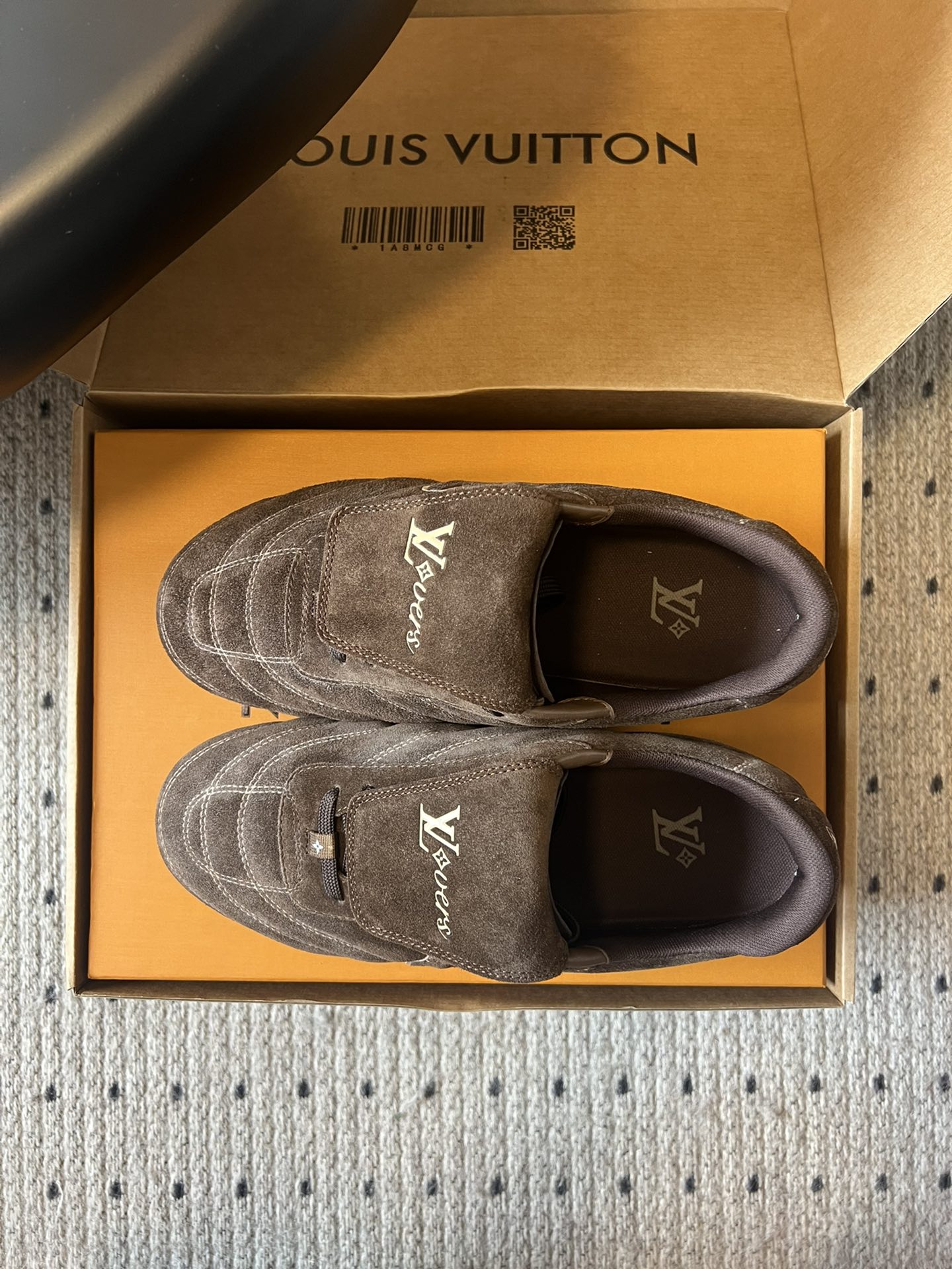 
Louis Vuitto* Footprint Soccer  麂皮球鞋老钱风鞋款

绒面牛皮鞋身，呈