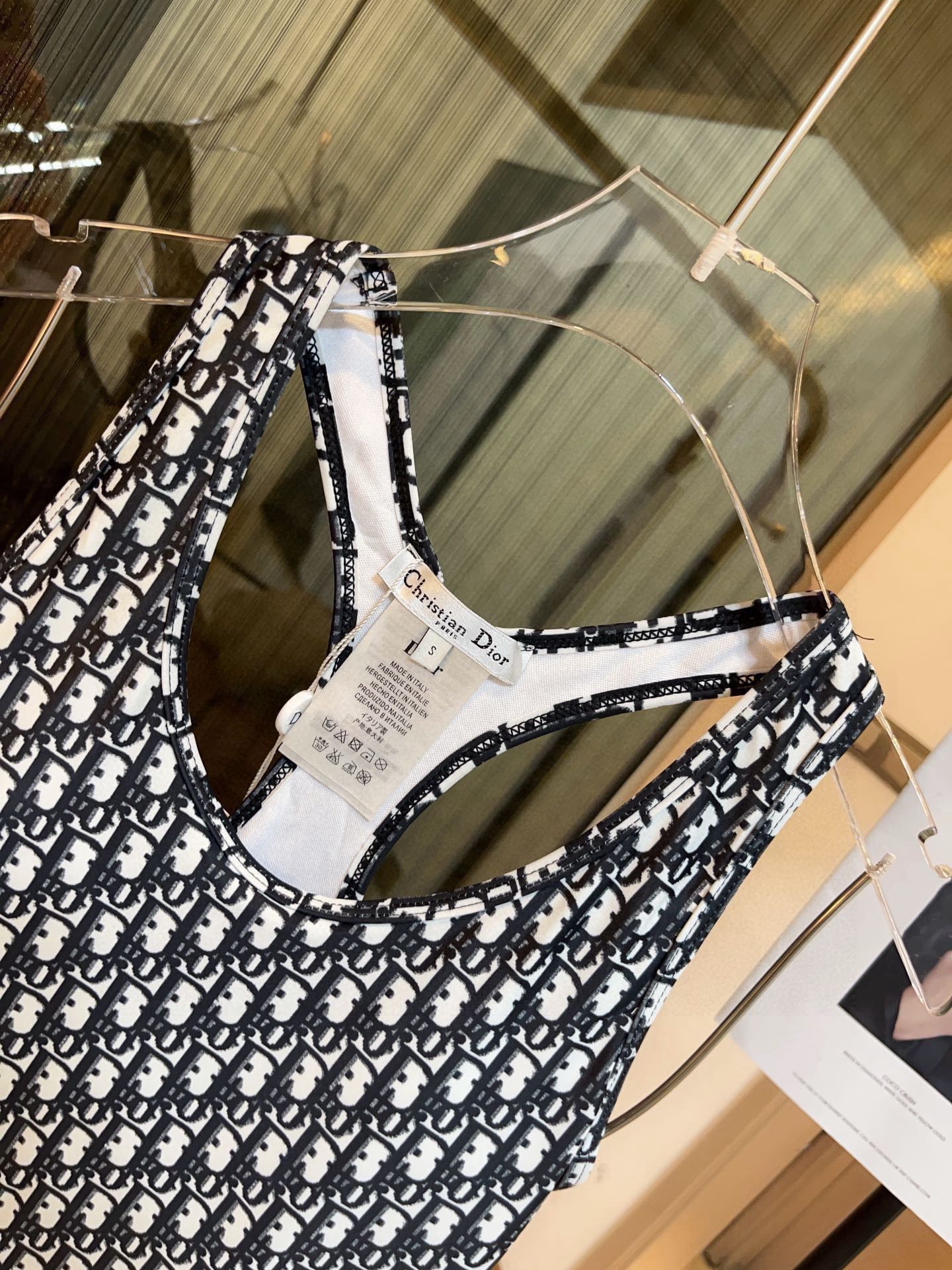  🆕
Dior 迪奥长袖连体泳衣，收腰显瘦显腿长！超nice 平时可以配牛仔裤、短裤当连体衣穿！ S M