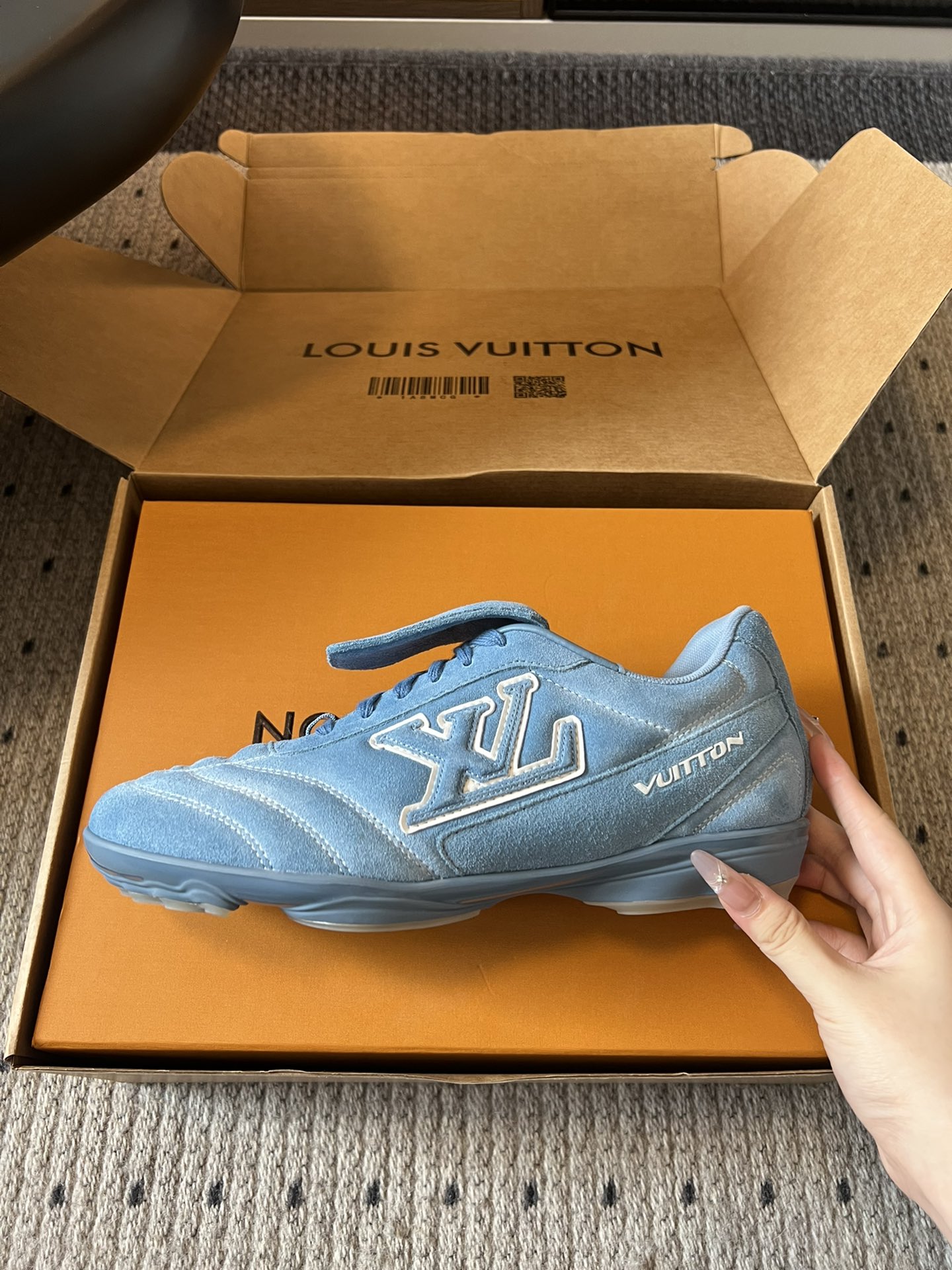 
Louis Vuitto* Footprint Soccer  麂皮球鞋老钱风鞋款

绒面牛皮鞋身，呈