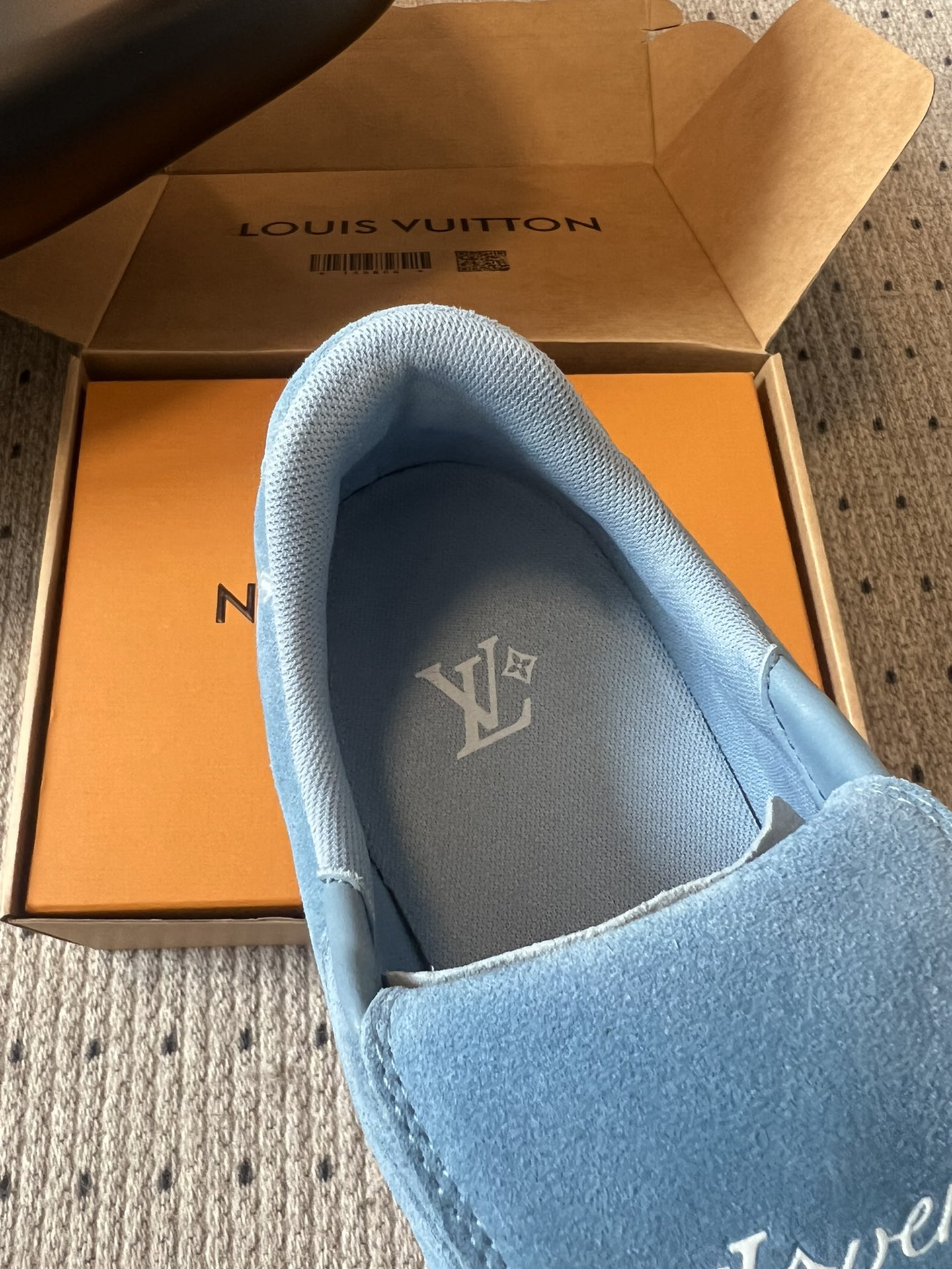 
Louis Vuitto* Footprint Soccer  麂皮球鞋老钱风鞋款

绒面牛皮鞋身，呈
