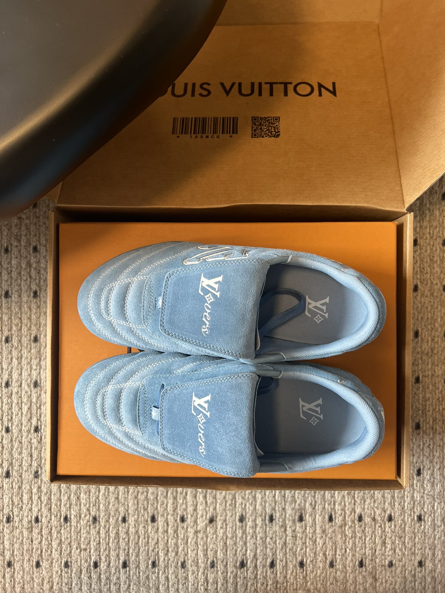 
Louis Vuitto* Footprint Soccer  麂皮球鞋老钱风鞋款

绒面牛皮鞋身，呈