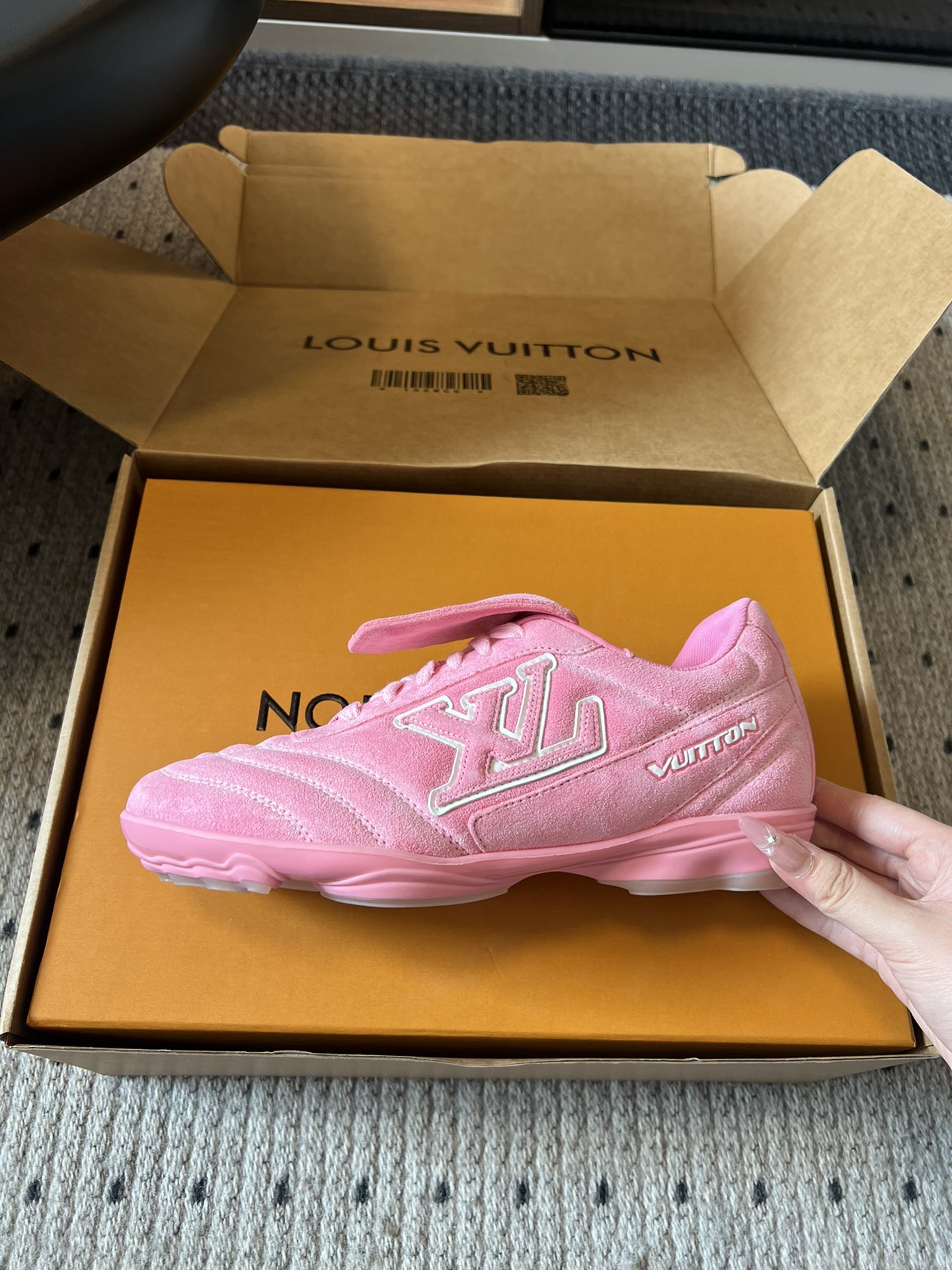 
Louis Vuitto* Footprint Soccer  麂皮球鞋老钱风鞋款

绒面牛皮鞋身，呈