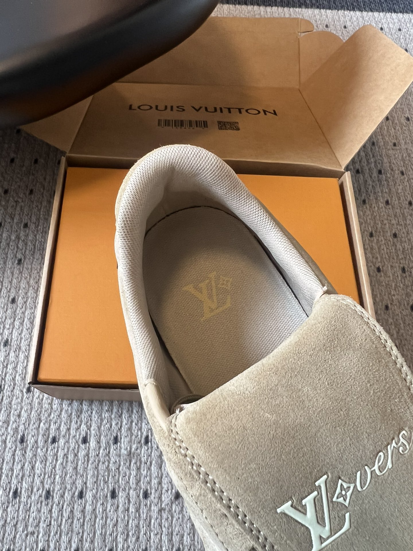 
Louis Vuitto* Footprint Soccer  麂皮球鞋老钱风鞋款

绒面牛皮鞋身，呈