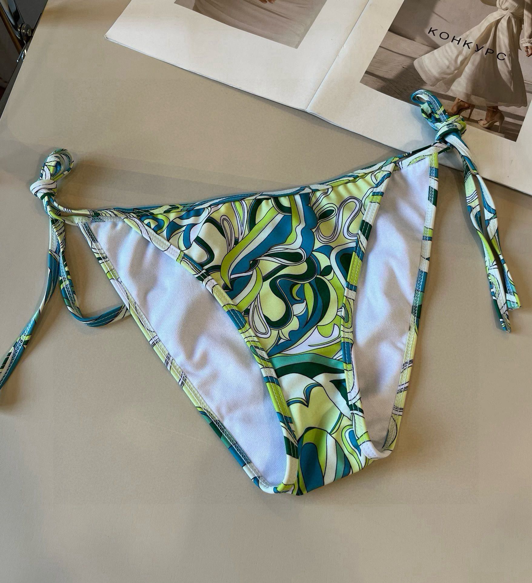。

潮牌比基尼👙S M L