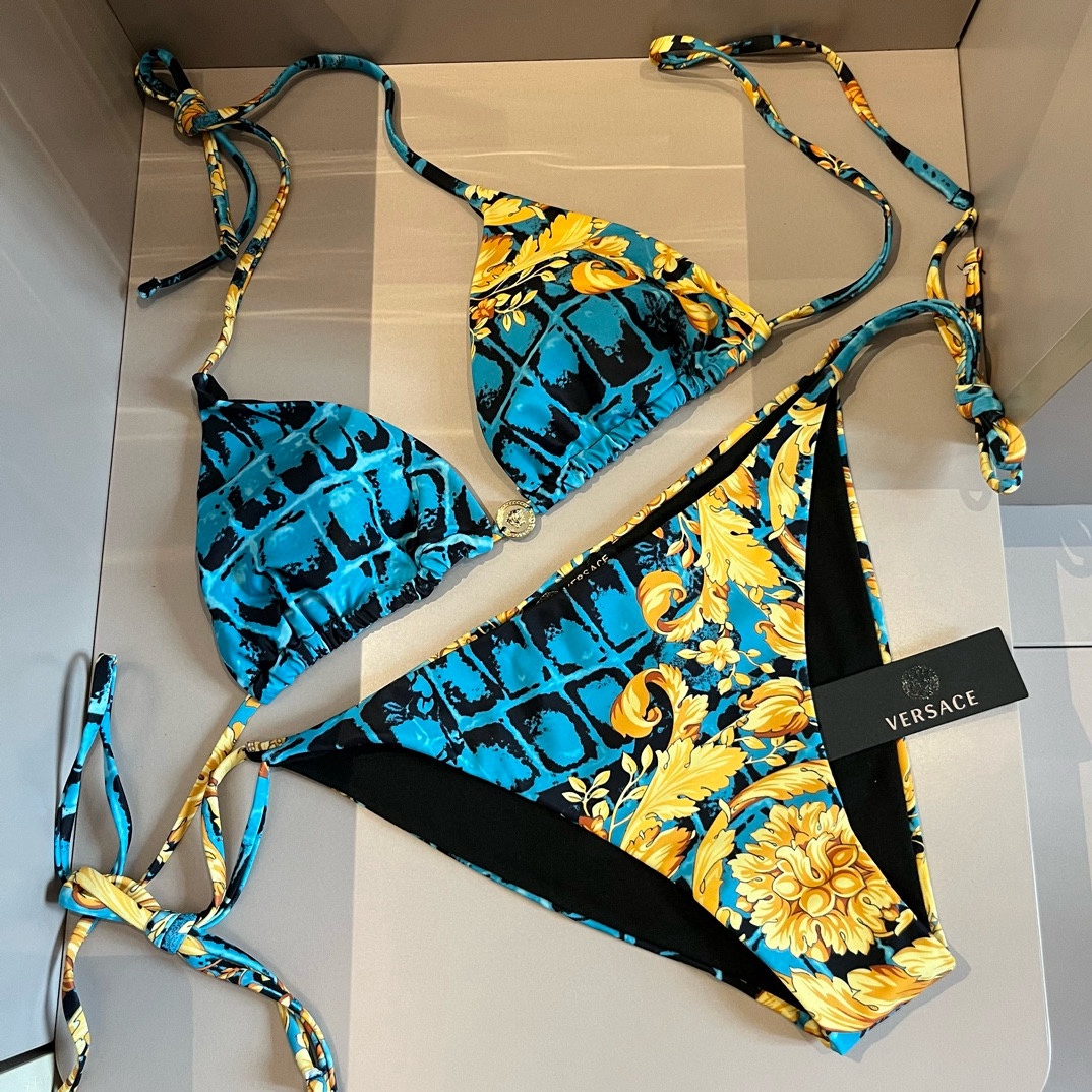  🆕

范思哲VERSACE新款比基尼👙😍🥰适合多种场景的游泳衣🏊‍♀️海边 游泳池 温泉 水上乐园 漂