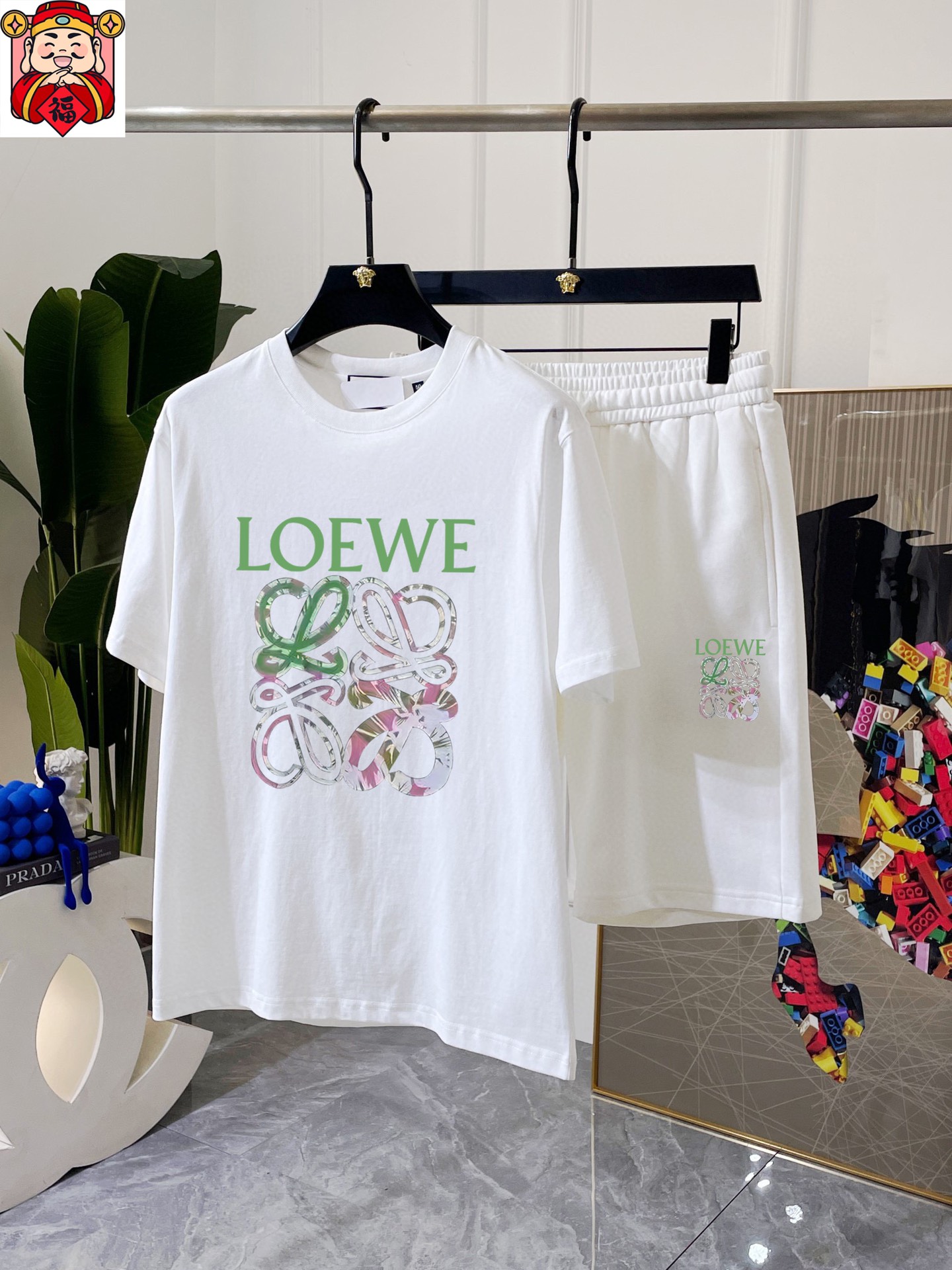 Loewe 品牌【LOEWE罗意威】 2025新款男士短袖短裤套装 销售 市面高端版本 手感细腻柔软 让你穿着更加舒适 立体裁剪版型超赞 尺码:M-5XL下单请报身高体重