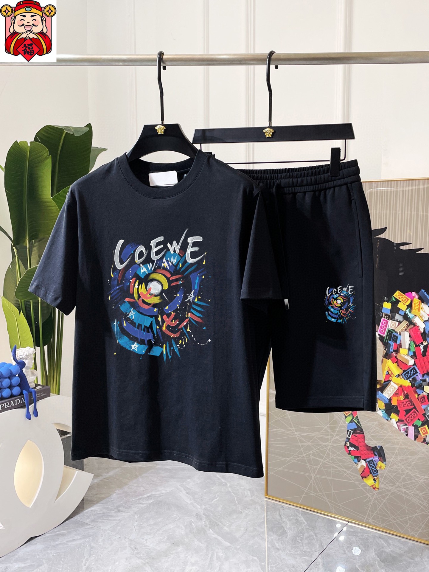 Loewe 品牌【LOEWE罗意威】 2025新款男士短袖短裤套装 销售 市面高端版本 手感细腻柔软 让你穿着更加舒适 立体裁剪版型超赞 尺码:M-5XL下单请报身高体重