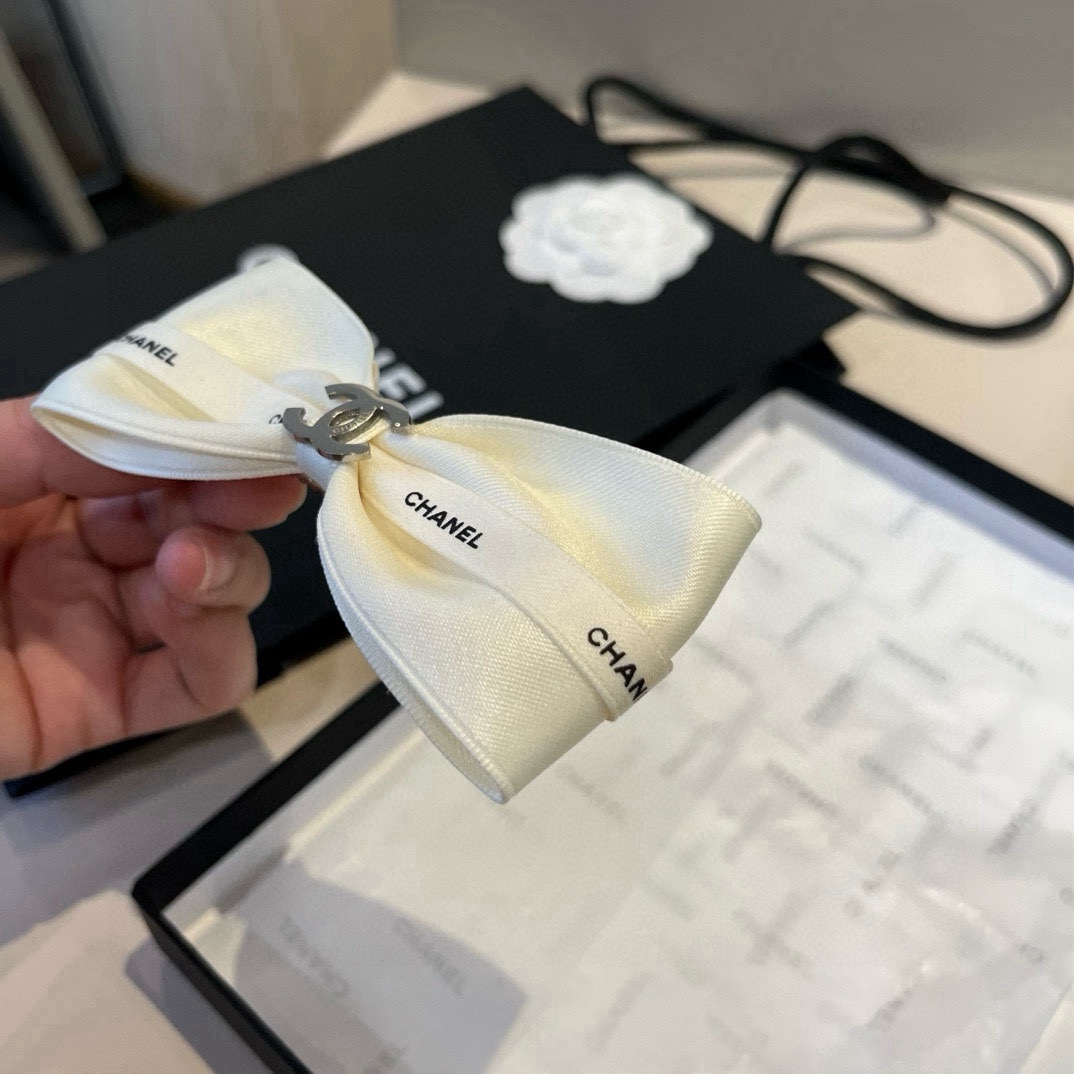 🆕（单个）

Chanel香奈儿新款发箍