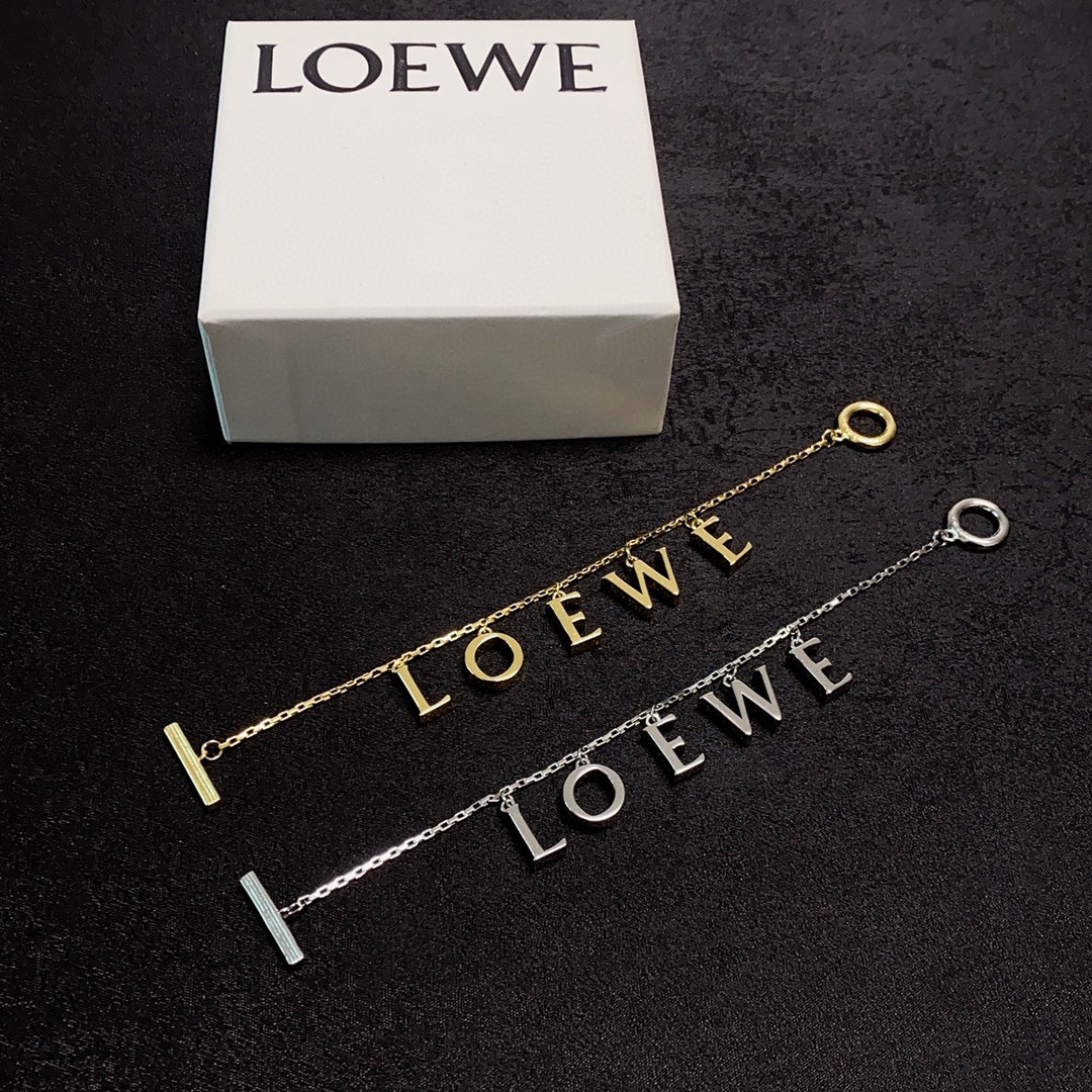 Review: Loewe’s Alphabet Bracelet – Exquisite Design with Beautiful Logo - 图片 8