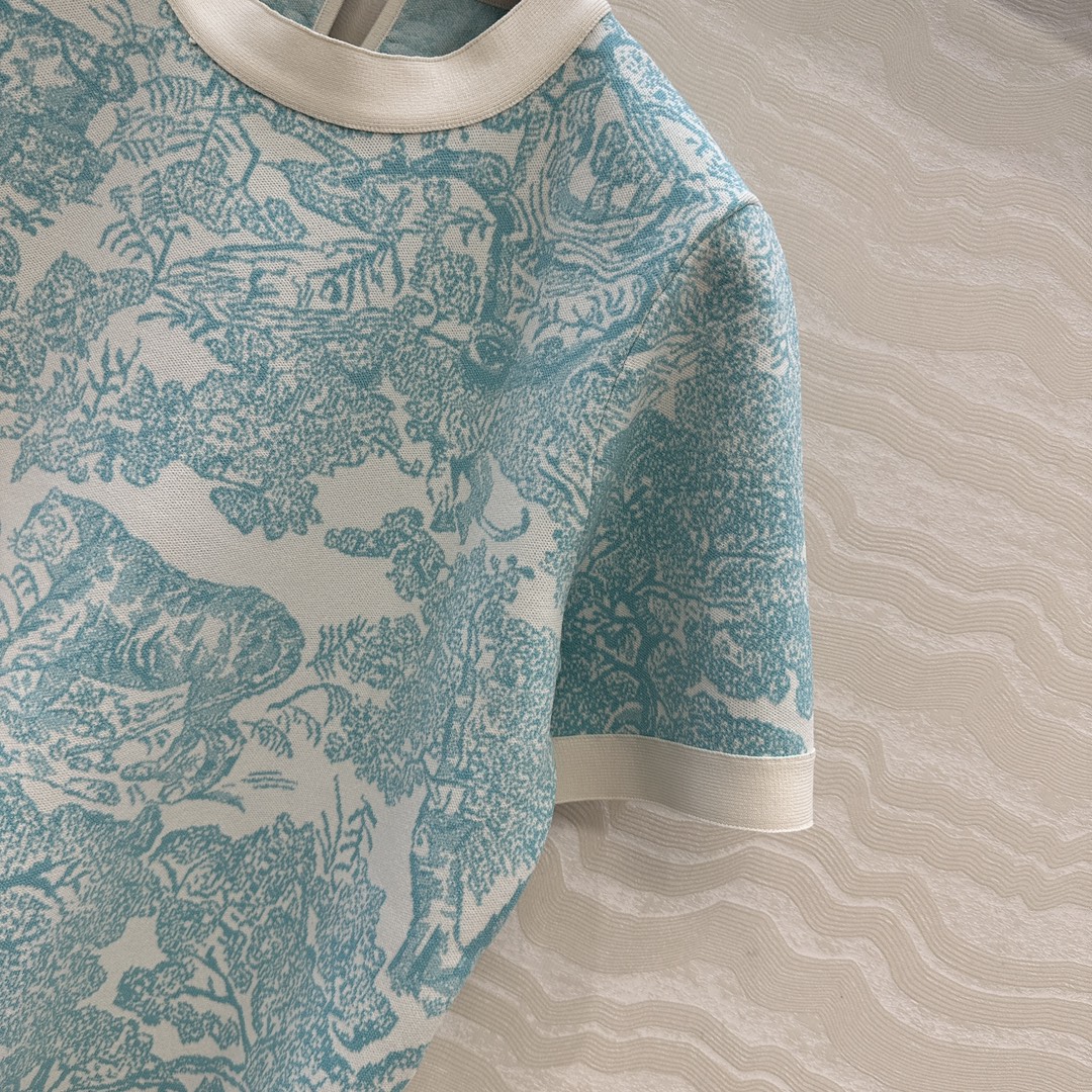 独家首发❤️原单品质，MissD 名媛气质 iviera动物丛林针织🧶短袖上衣！经典版型百搭不挑人，高级