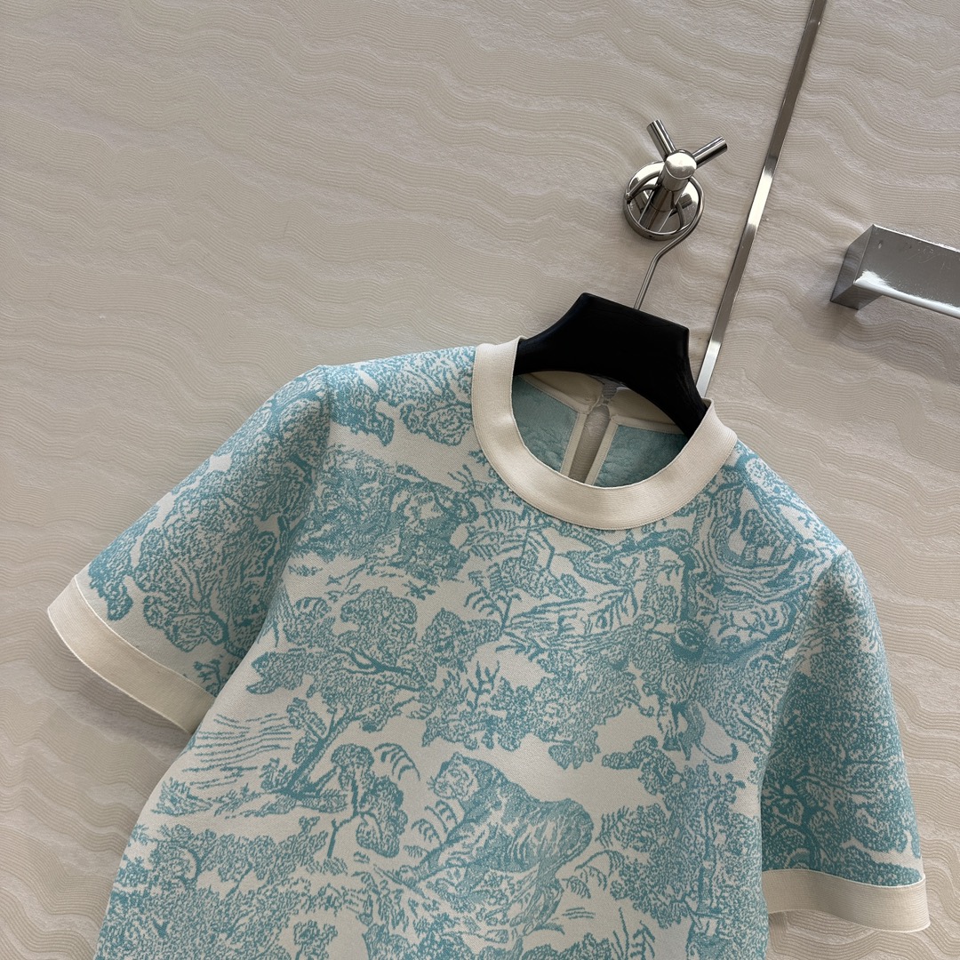 独家首发❤️原单品质，MissD 名媛气质 iviera动物丛林针织🧶短袖上衣！经典版型百搭不挑人，高级