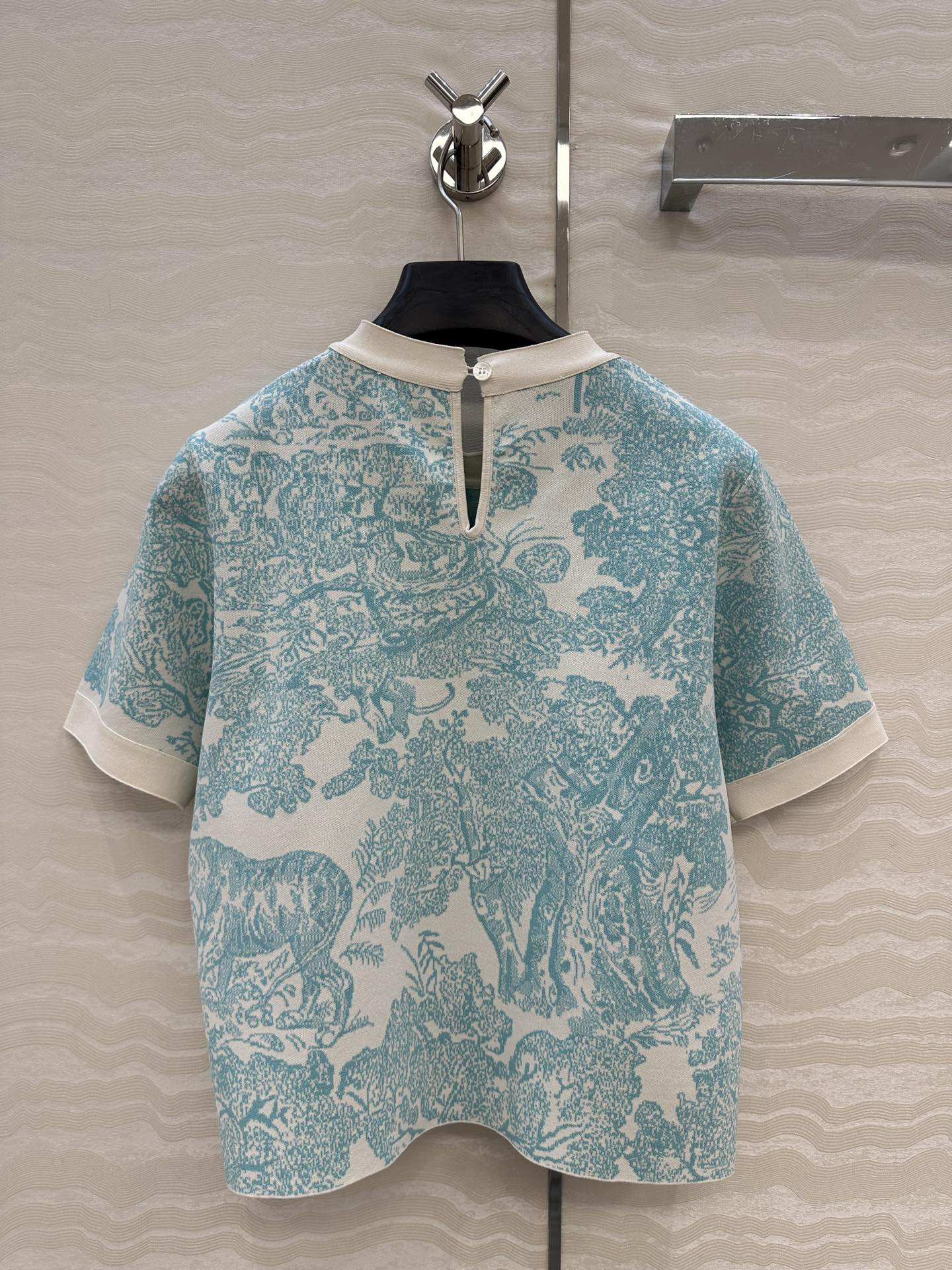 独家首发❤️原单品质，MissD 名媛气质 iviera动物丛林针织🧶短袖上衣！经典版型百搭不挑人，高级