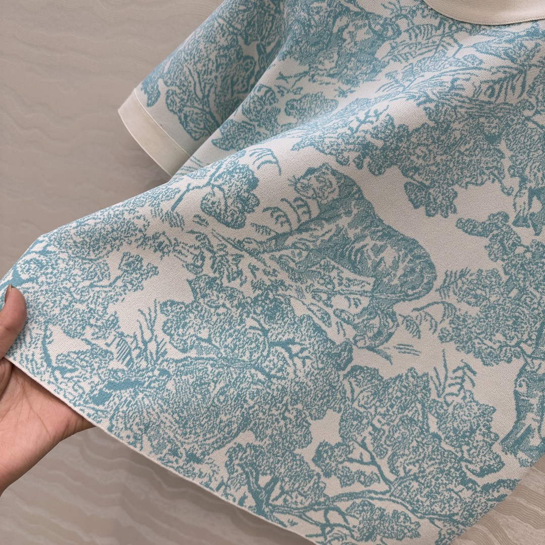 独家首发❤️原单品质，MissD 名媛气质 iviera动物丛林针织🧶短袖上衣！经典版型百搭不挑人，高级