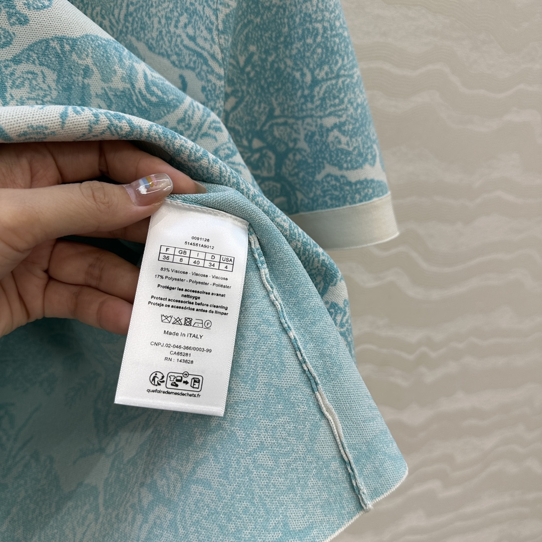 独家首发❤️原单品质，MissD 名媛气质 iviera动物丛林针织🧶短袖上衣！经典版型百搭不挑人，高级