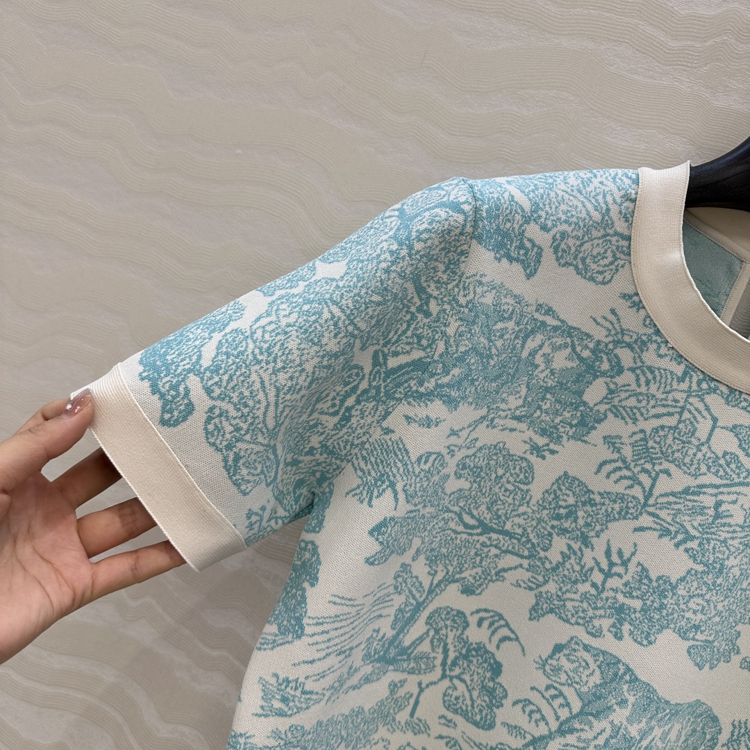 独家首发❤️原单品质，MissD 名媛气质 iviera动物丛林针织🧶短袖上衣！经典版型百搭不挑人，高级