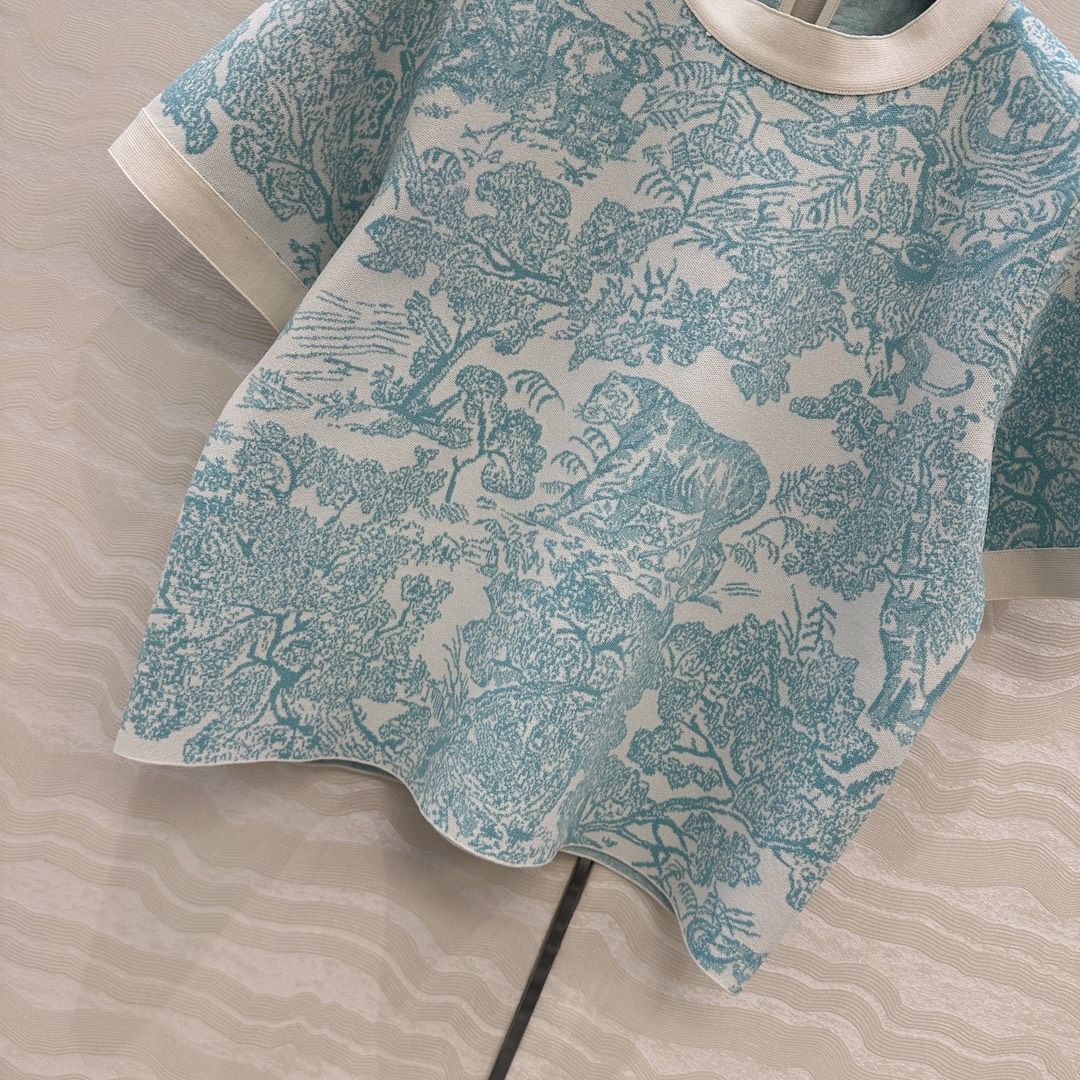 独家首发❤️原单品质，MissD 名媛气质 iviera动物丛林针织🧶短袖上衣！经典版型百搭不挑人，高级