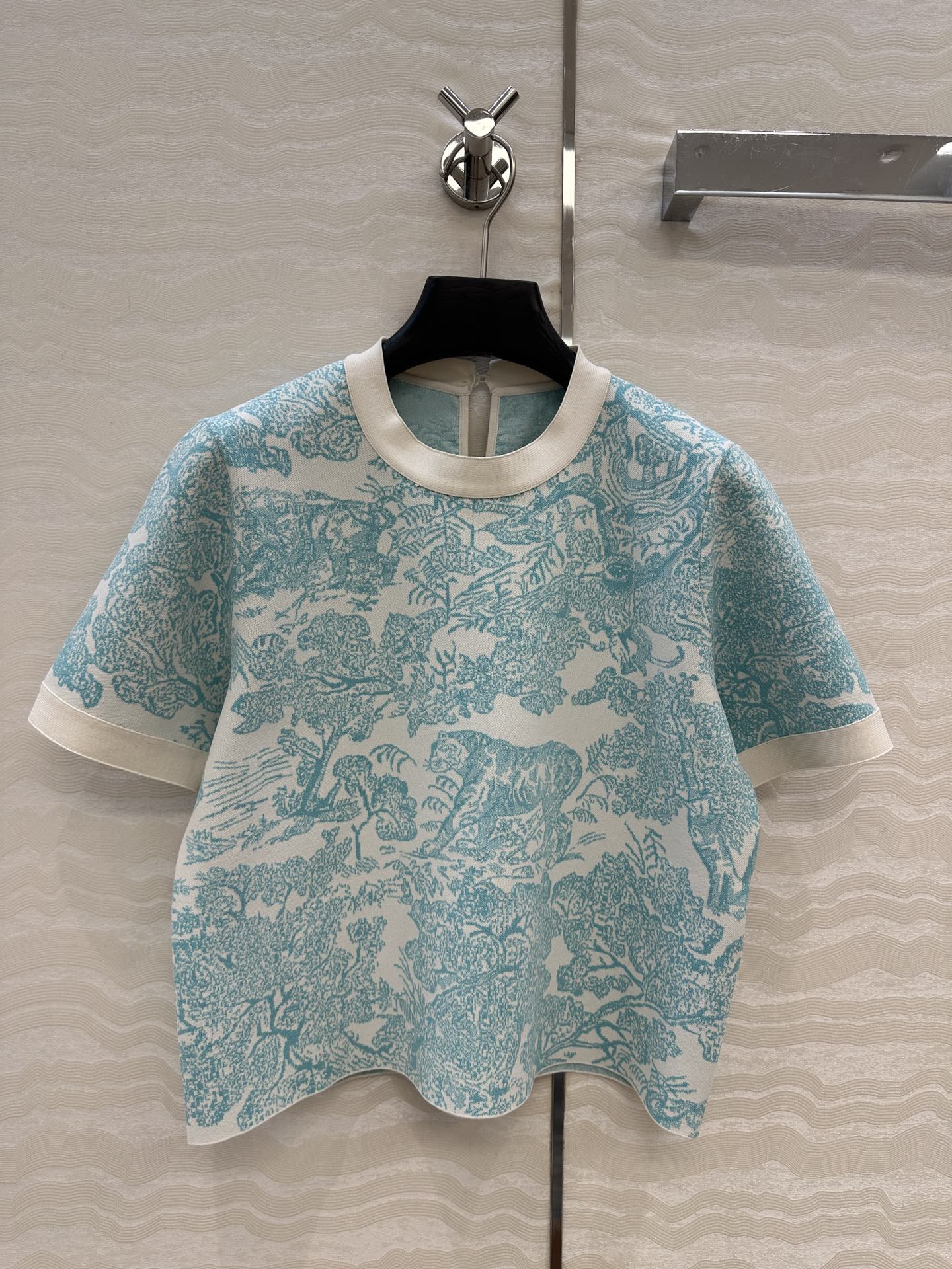 独家首发❤️原单品质，MissD 名媛气质 iviera动物丛林针织🧶短袖上衣！经典版型百搭不挑人，高级