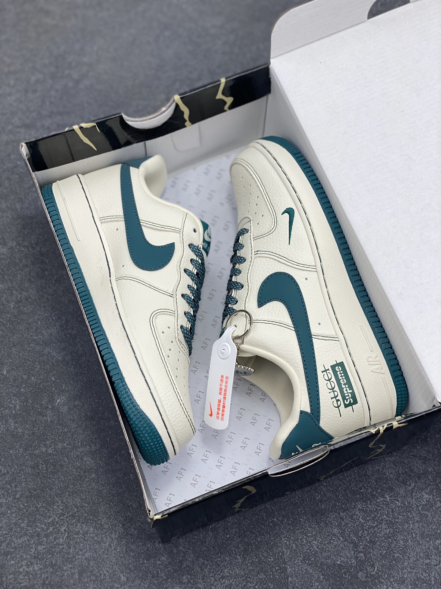 图片[9]-Nike Air Force 1 \’07 Low “古驰Supreme联名——湖水蓝”空军一号 低帮 运动鞋 休闲鞋 折边针车 工艺难度大 原楦头原纸板 原装鞋盒 定制五金配件 内置全掌气垫 原厂鞋底 货号：KJ1688-005 尺码：36 36.5 37.5 38 38.5 39 40 40.5 41 42 42.5 43 44 44.5 45-选品中心