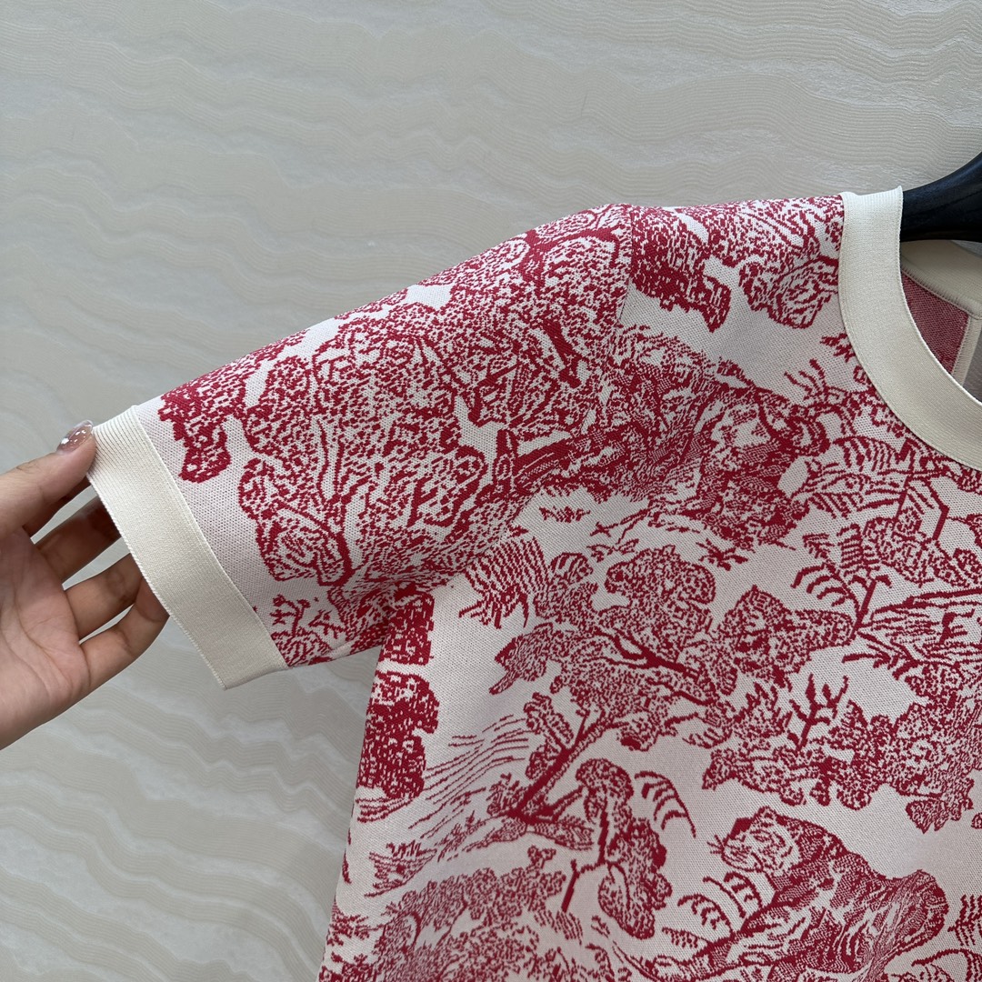 独家首发❤️原单品质，MissD 名媛气质 iviera动物丛林针织🧶短袖上衣！经典版型百搭不挑人，高级