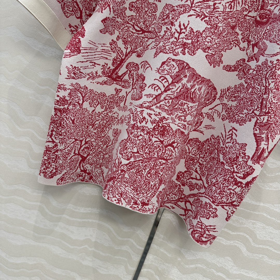 独家首发❤️原单品质，MissD 名媛气质 iviera动物丛林针织🧶短袖上衣！经典版型百搭不挑人，高级