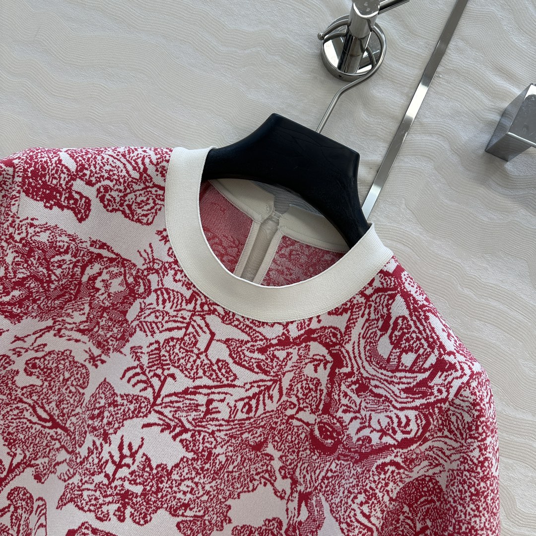 独家首发❤️原单品质，MissD 名媛气质 iviera动物丛林针织🧶短袖上衣！经典版型百搭不挑人，高级