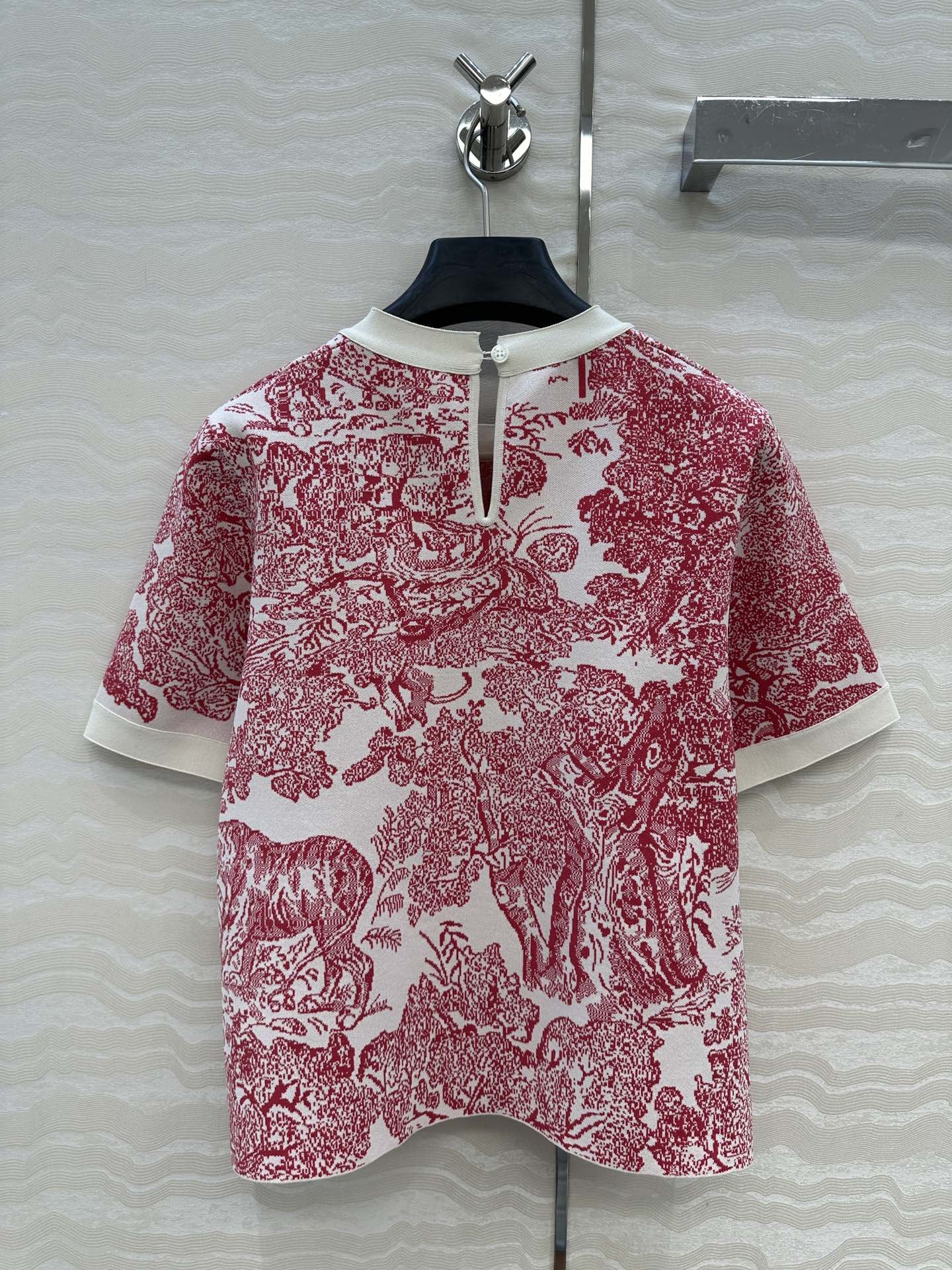 独家首发❤️原单品质，MissD 名媛气质 iviera动物丛林针织🧶短袖上衣！经典版型百搭不挑人，高级