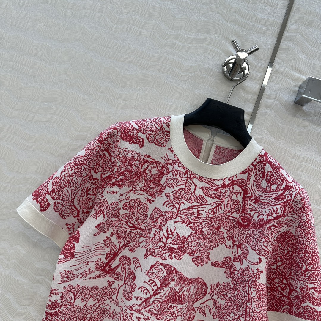 独家首发❤️原单品质，MissD 名媛气质 iviera动物丛林针织🧶短袖上衣！经典版型百搭不挑人，高级