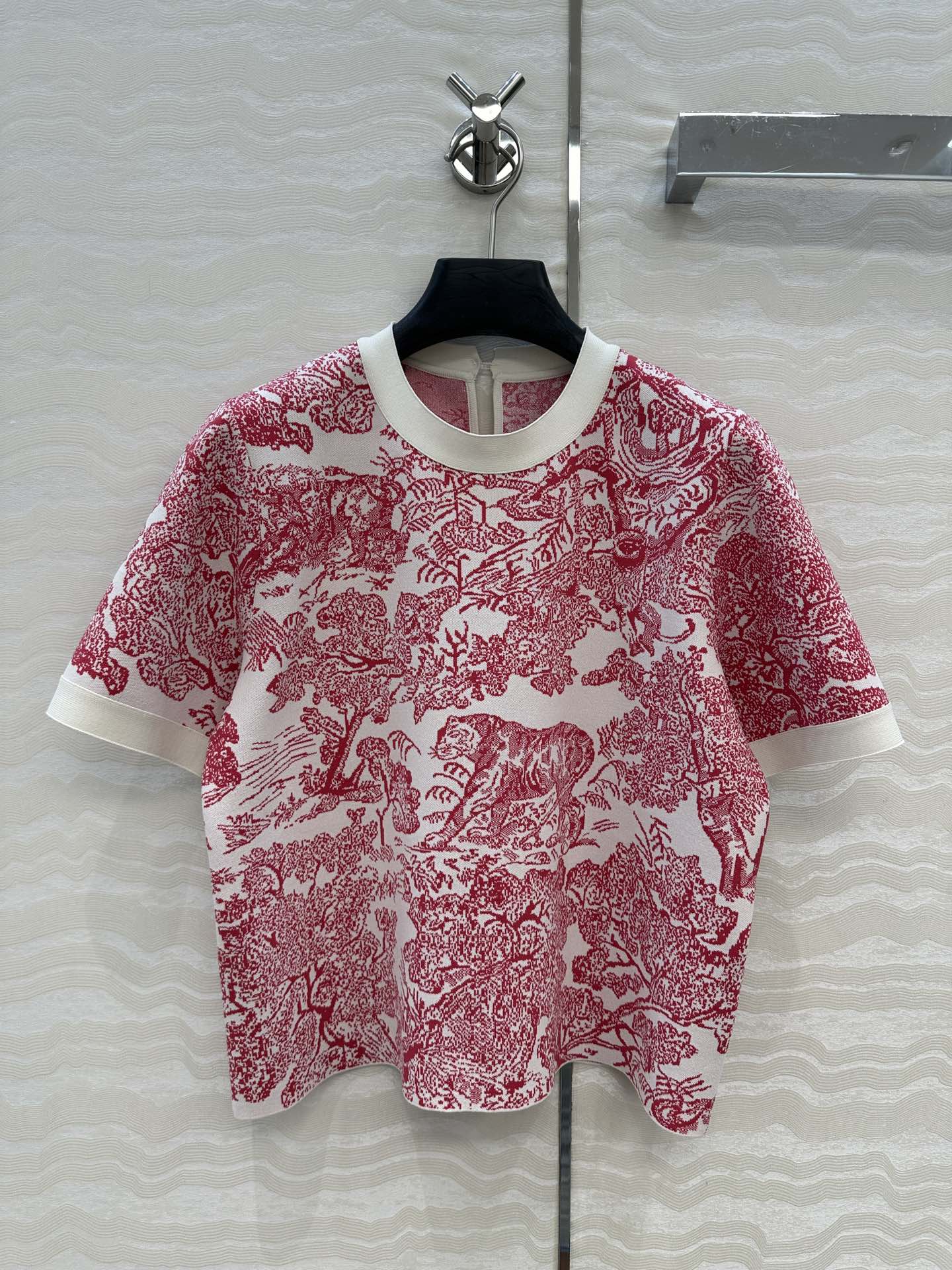 独家首发❤️原单品质，MissD 名媛气质 iviera动物丛林针织🧶短袖上衣！经典版型百搭不挑人，高级