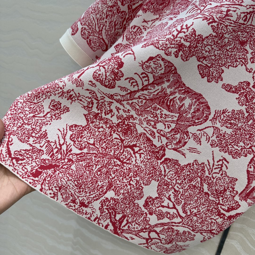 独家首发❤️原单品质，MissD 名媛气质 iviera动物丛林针织🧶短袖上衣！经典版型百搭不挑人，高级