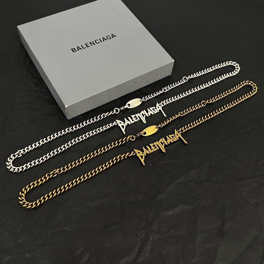 【】原单货🔹🔹新品 巴黎世家 项链Balenciaga 做旧款🔹专柜一致 黄铜材质 古金电镀 火爆款出货