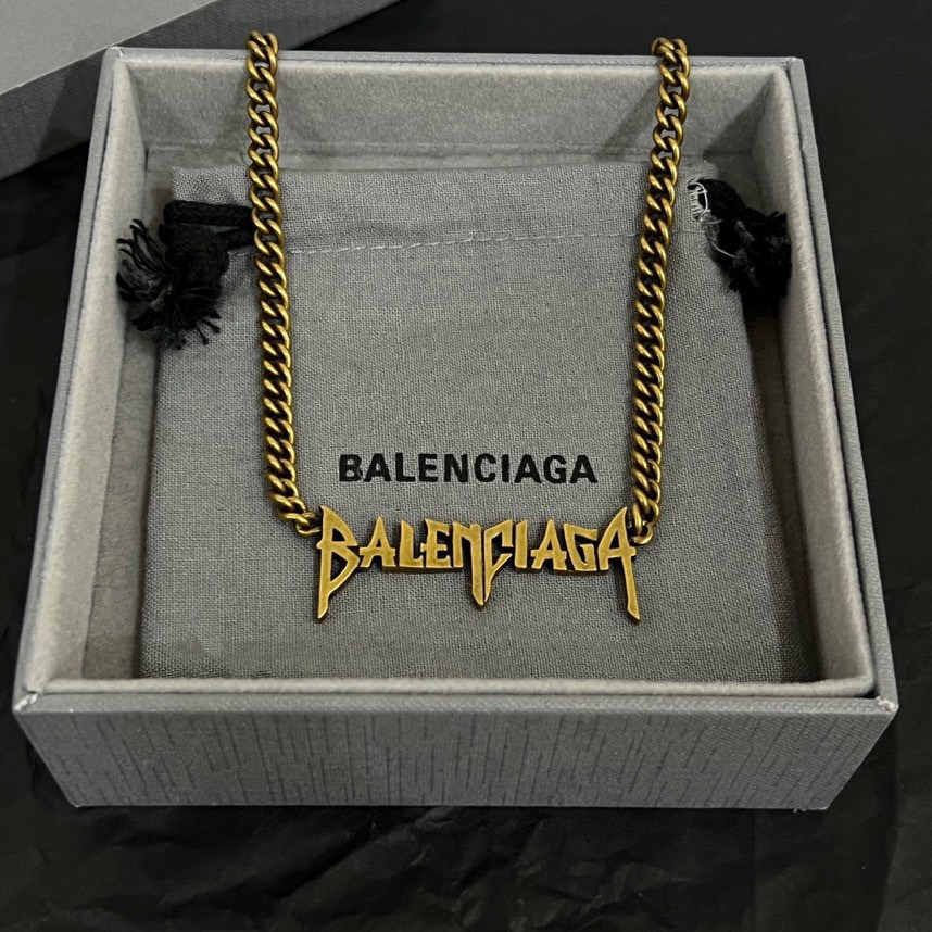【】原单货🔹🔹新品 巴黎世家 项链Balenciaga 做旧款🔹专柜一致 黄铜材质 古金电镀 火爆款出货