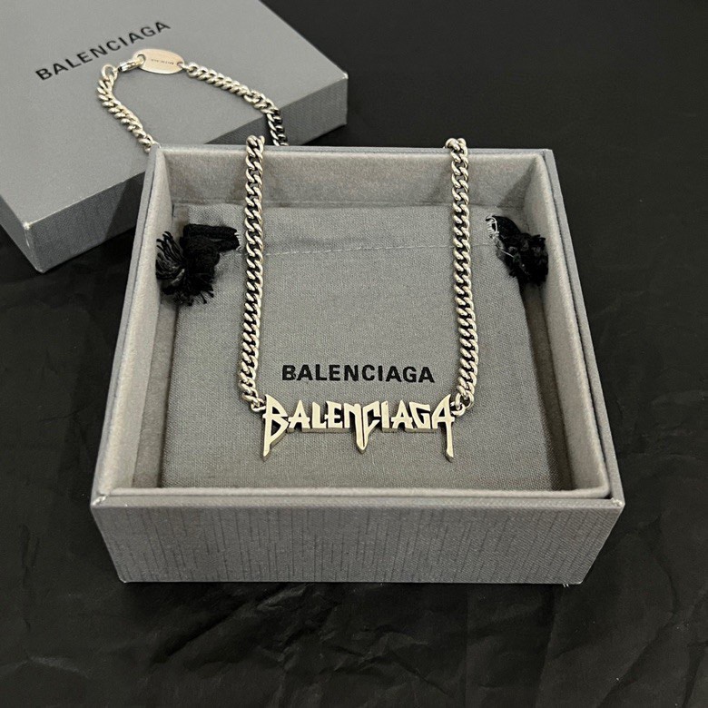 【】原单货🔹🔹新品 巴黎世家 项链Balenciaga 做旧款🔹专柜一致 黄铜材质 古金电镀 火爆款出货