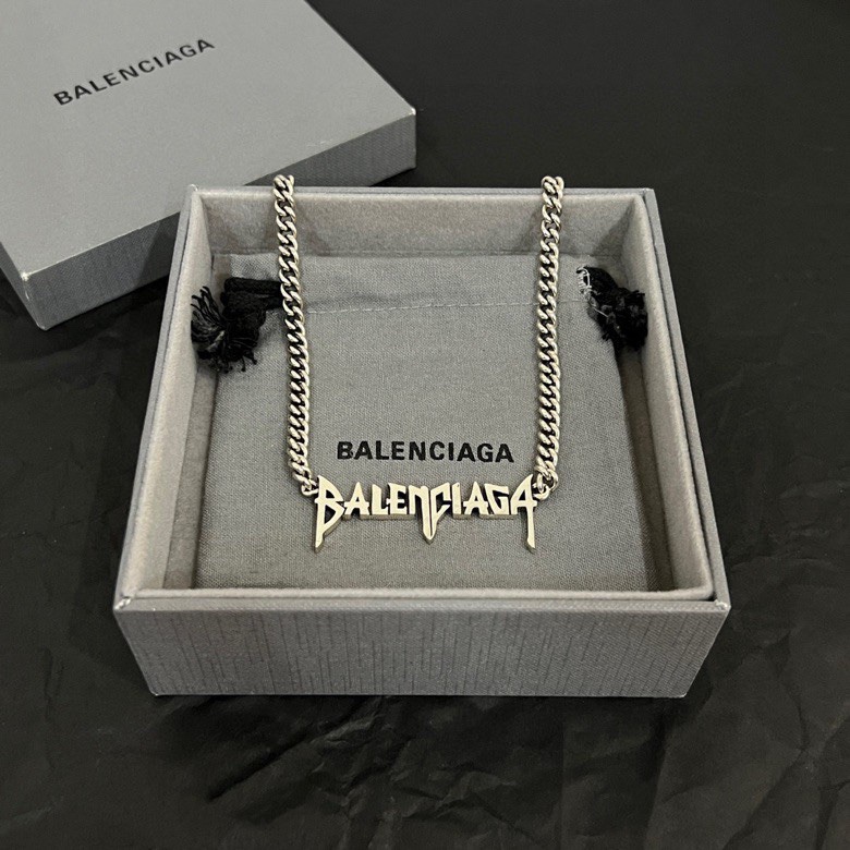 【】原单货🔹🔹新品 巴黎世家 项链Balenciaga 做旧款🔹专柜一致 黄铜材质 古金电镀 火爆款出货