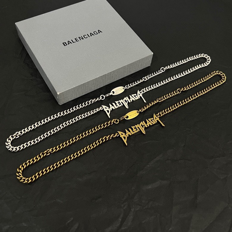 【】原单货🔹🔹新品 巴黎世家 项链Balenciaga 做旧款🔹专柜一致 黄铜材质 古金电镀 火爆款出货
