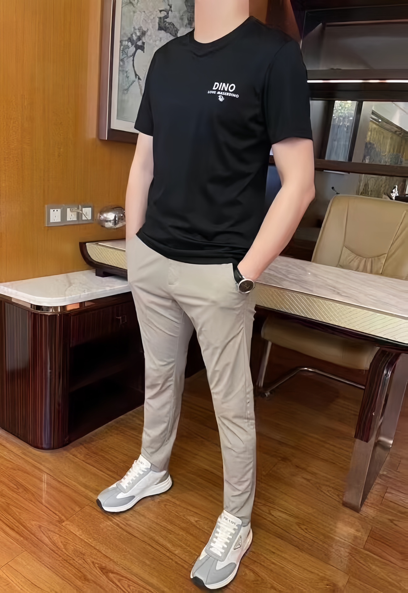 NO:450331,Bv-2025 counter latest hot casual pants are shipped, hot-selling items in European and American counters!  Selected Italian imported Tennis + recycled fiber fabrics with straight slim fit design, customized buttons and exquisite logos at the back pocket and holed diamond embellishment at the waistband. You definitely deserve it. Number 29-38 (model 173/130 wears 31, with Hong Kong Lane Crawford gift box packaging), bottega veneta, alexander wang19860909Bv-2025专柜最新爆款休闲裤出货 欧美专柜热销单品！精选意大利进口天丝+再生纤维面料搭配直筒修身设计,定制纽扣和后袋处的精致标志及裤腰处的打孔菱格点缀韵味十足 您绝对值得拥有.码数29-38（模特173/130穿31,配香港连卡佛礼盒包装）,,bottega veneta,alexander wang,Men's clothing