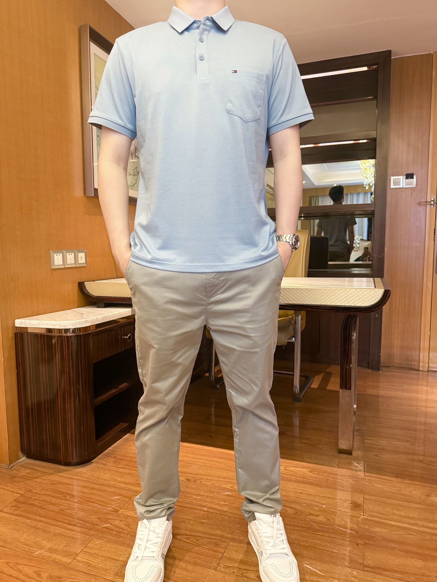 NO:450339,Tommy-2025 counter latest hot-selling Polo, London counter hot-selling items!  Selected Italian imported fine cotton fabrics with the latest designs, brand embroidery on the chest highlights taste, business and casual boutique. Size: 48-56 (model 180/140 wears 50, with Hong Kong Lane Crawford gift box packaging), alexander wang19860909汤米-2025专柜最新爆款Polo出货 伦敦专柜热销单品！精选意大利进口精棉面料搭配最新的设计,胸口的品牌刺绣彰显品味 商务休闲精品.尺码:48-56（模特180/140穿50,配香港连卡佛礼盒包装）,,alexander wang,Men's clothing