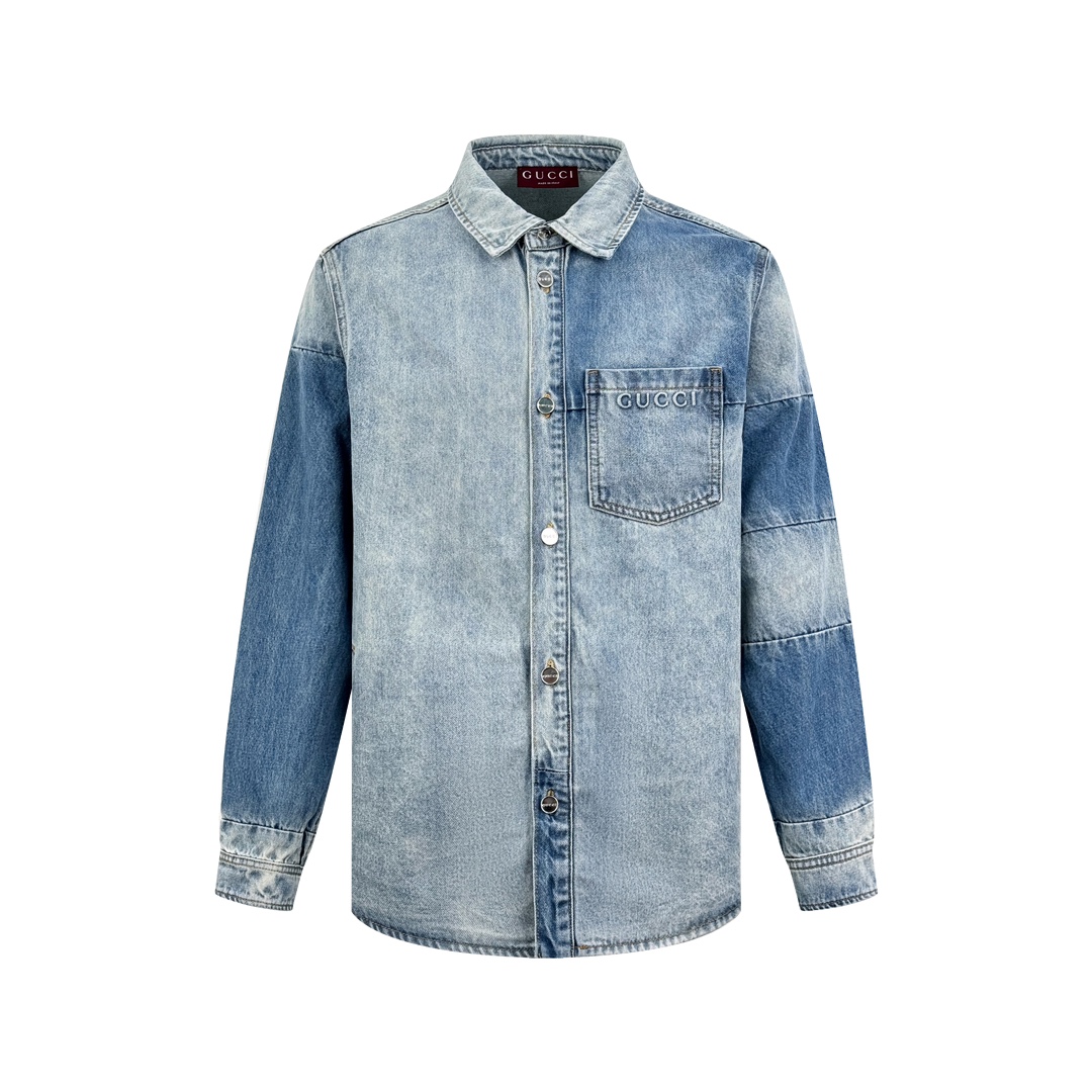 NO:471108,.Gucci Washed Embossed Denim Shirt Customized Light Blue Stone Washed Cotton Tannin Silk Full texture Comfortable skin Intertwined with light blue and blue bleached white tones like simultaneous brushstrokes Exquisite Gucci Embossed in the chest pockets, interpreting the unique brand personality Washing craftsmanship casts classics Encountering the poetic changes of denims, showing unique fashion tastes Craft 1: Prioritize the positioning of the sprinkler and then rub the gradient effect by hand Use the spray gun to spray the reagent solution accurately on the designated position on the pants according to the design requirements Let the reagent react chemically with the fabric to form a gradual gradient effect Finally boil and reinforce the color Craft 2: Use stamping and filling technology to make a mold of 1:1 size/patterned according to the original version and stamp it at low temperature After forming, fill the bubble cotton with good buffering performance sealing operation with hot melt glue gun  Fine texture, full shape, enhance visual impact, complex and cumbersome workmanship Craft 3: Using sand frying hand rub technology to make natural fading and wear on the sand frying machine, and then use special tools to physically damage the surface of jeans, maintaining original texture and details while increasing its uniqueness Craft 4: Heavy washing and whitening process Through physical and chemical means, the denim fabric is treated with multiple deep treatments to make the surface of the clothing appear gray. Then the denim fabric is polished through the machine to make the surface of the clothing wear a wear effect Auxiliary materials Customized 1:1 Gucci I-buckle Customized 1:1 Gucci trademark layout Loose style Size 44 46 48 50 Exclusive,,gucci,jeans,shirts,alexander wang19860909.Gucci 水洗压纹牛仔衬衫 定制幻韵浅蓝石磨水洗棉质丹宁绸 质感十足 舒适贴肤 以浅蓝色与蓝色漂白色调交织 如同时光的笔触 精致的Gucci压纹标识点缀于胸前口袋 演绎着独属于品牌的个性 洗水匠艺铸经典 邂逅了牛仔的诗意幻变 尽情展现独特的时尚品味 工艺1: 优先定位喷马溜再通过手搓出渐变效果 使用喷枪将试剂溶液按照设计要求精确地喷到裤子上的指定位置 让试剂与布料发生化学反应 形成循序渐进的渐变效果 最终再水煮加固色 工艺2: 采用冲压填充技术 根据原版制作1:1大小/图案的模具 进而低温冲压 成型后 填充缓冲性能良好的泡泡棉 使用热熔胶枪封口操作 纹理细腻 形态饱满 增强视觉冲击感 做工复杂繁琐 工艺3: 采用炒沙手擦技术 通过在炒沙机上进行处理 使牛仔料表面产生自然的褪色和磨损 再纯手工使用特制工具对牛仔裤表面进行物理损伤 保持原始质感和细节而又增加了其独特性 工艺4: 重度洗水磨白工艺 通过物理和化学手段 对牛仔面料进行多次深度处理 使衣物表面呈现出灰暗效果 再通过机器对牛仔面料进行打磨处理 使衣物表面产生磨损效果 辅料 定制1:1 Gucci 工字扣  定制1:1 Gucci 商标 版型 宽松版型 尺码 44 46 48 50 独家专供,,gucci,jeans,shirts,alexander wang,Men's clothing
