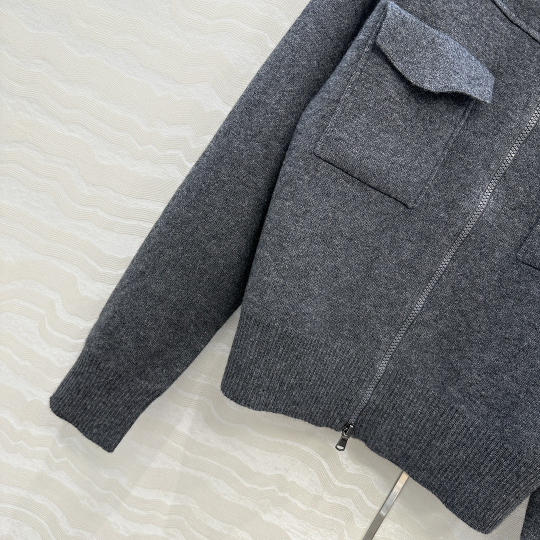 独家首发🍒高端原单品质！行走的高定，BC针织羊绒外套！优雅惬意气质中高领双开拉链设计。进口96羊绒纱线1