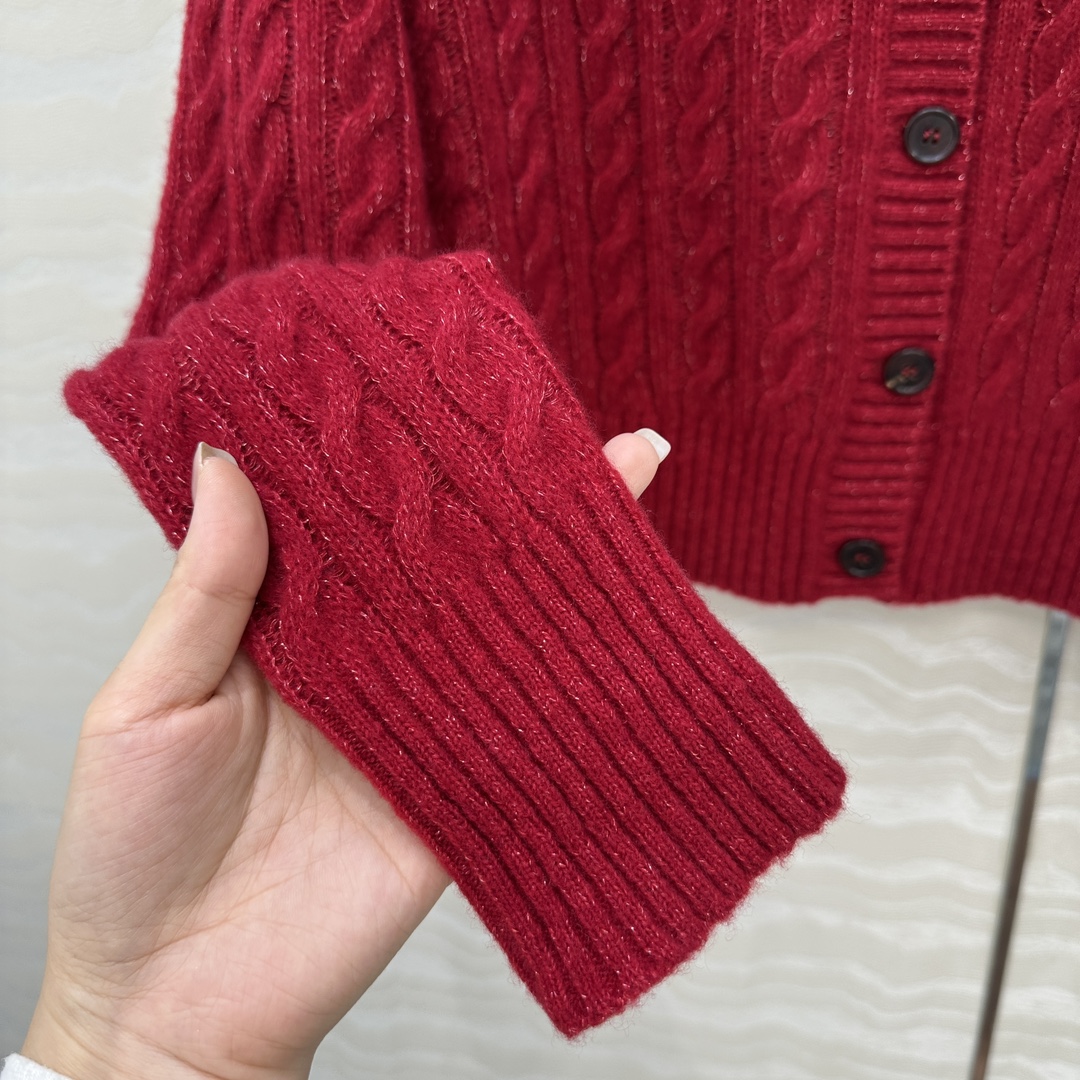 独家首发🍒高端原单品质！行走的高定 Bc闪耀银丝羊绒开衫外套！经典圆领进口拉毛绒纱线轻盈软糯。18针瑞士